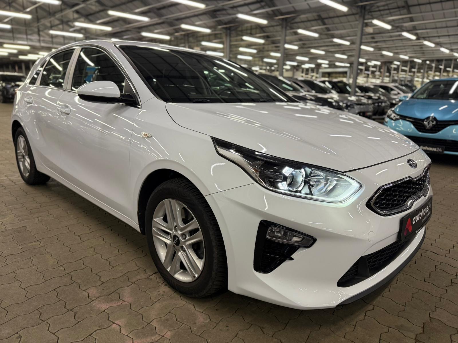 Kia Ceed Limousine KIA Ceed 1.4 T-GDI Vision Schräghecklimousine #1