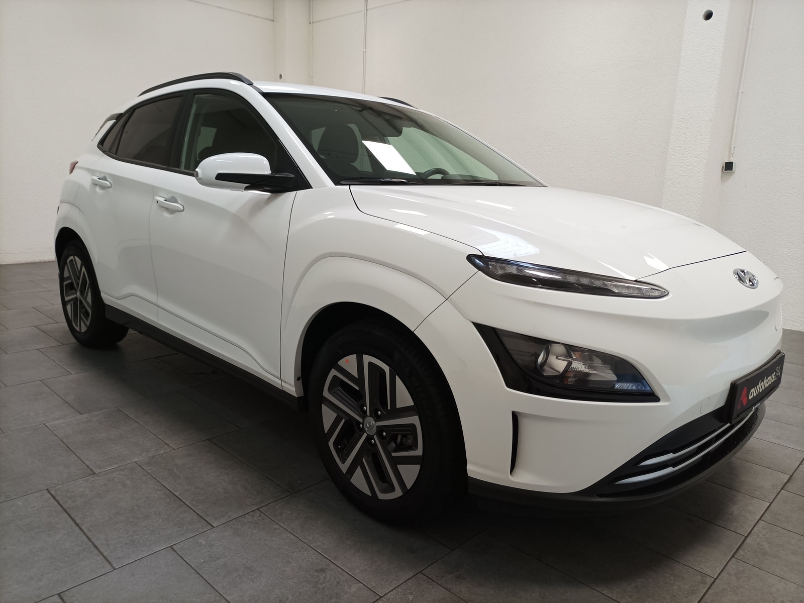 Hyundai Kona SUV / Crossover / Geländewagen HYUNDAI Kona ELEKTRO 100kW Sports Utility Vehicle #1