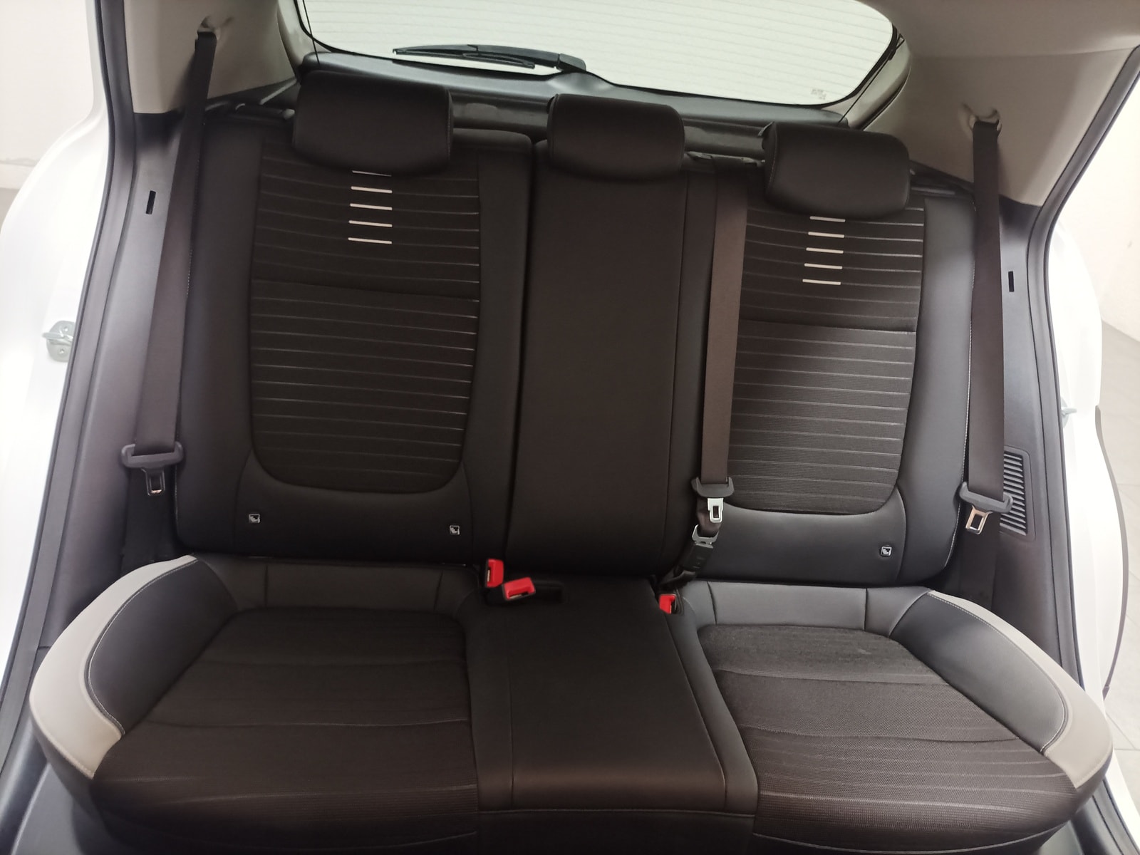 Kia Stonic SUV / Crossover / Geländewagen KIA Stonic 1.0 T-GDI 120 Spirit Sports Utility Vehicle #1