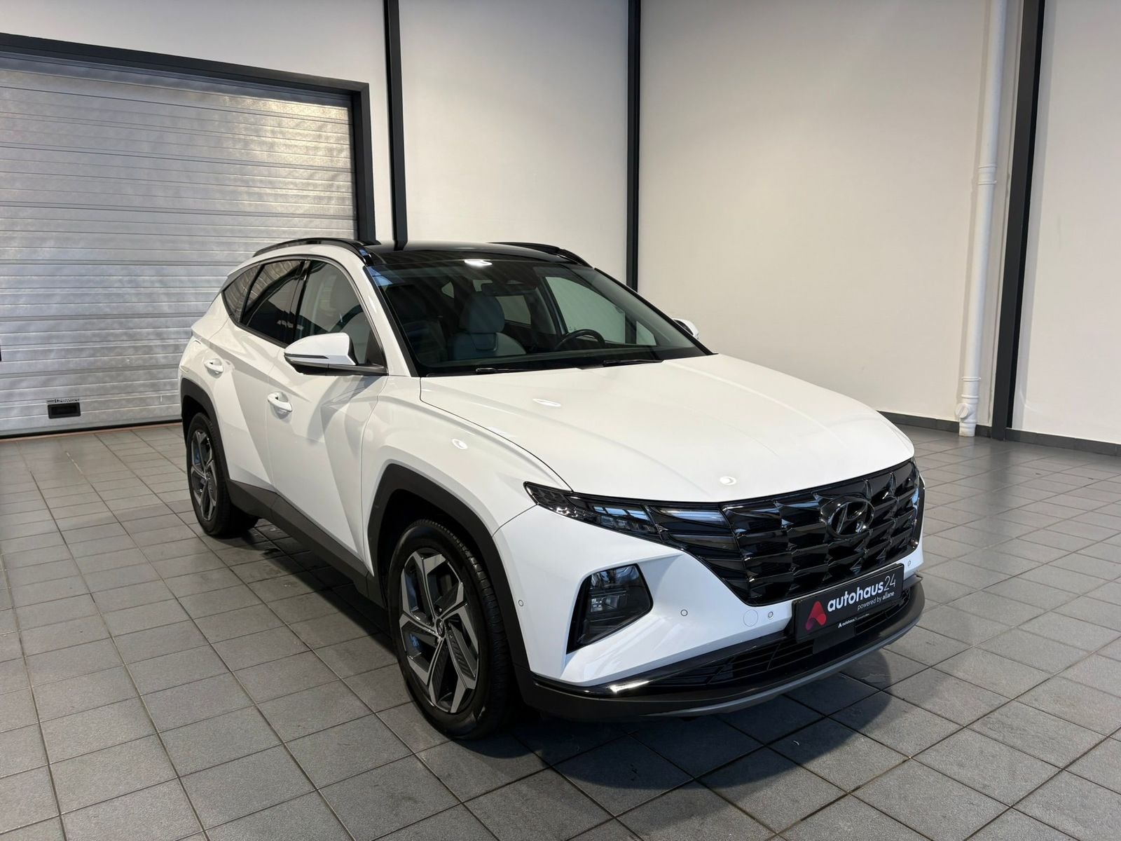 Hyundai Tucson SUV / Crossover / Geländewagen HYUNDAI Tucson 1.6 T-GDI Plug-in Hybrid 4WD Auto Sports Utility Vehicle #1