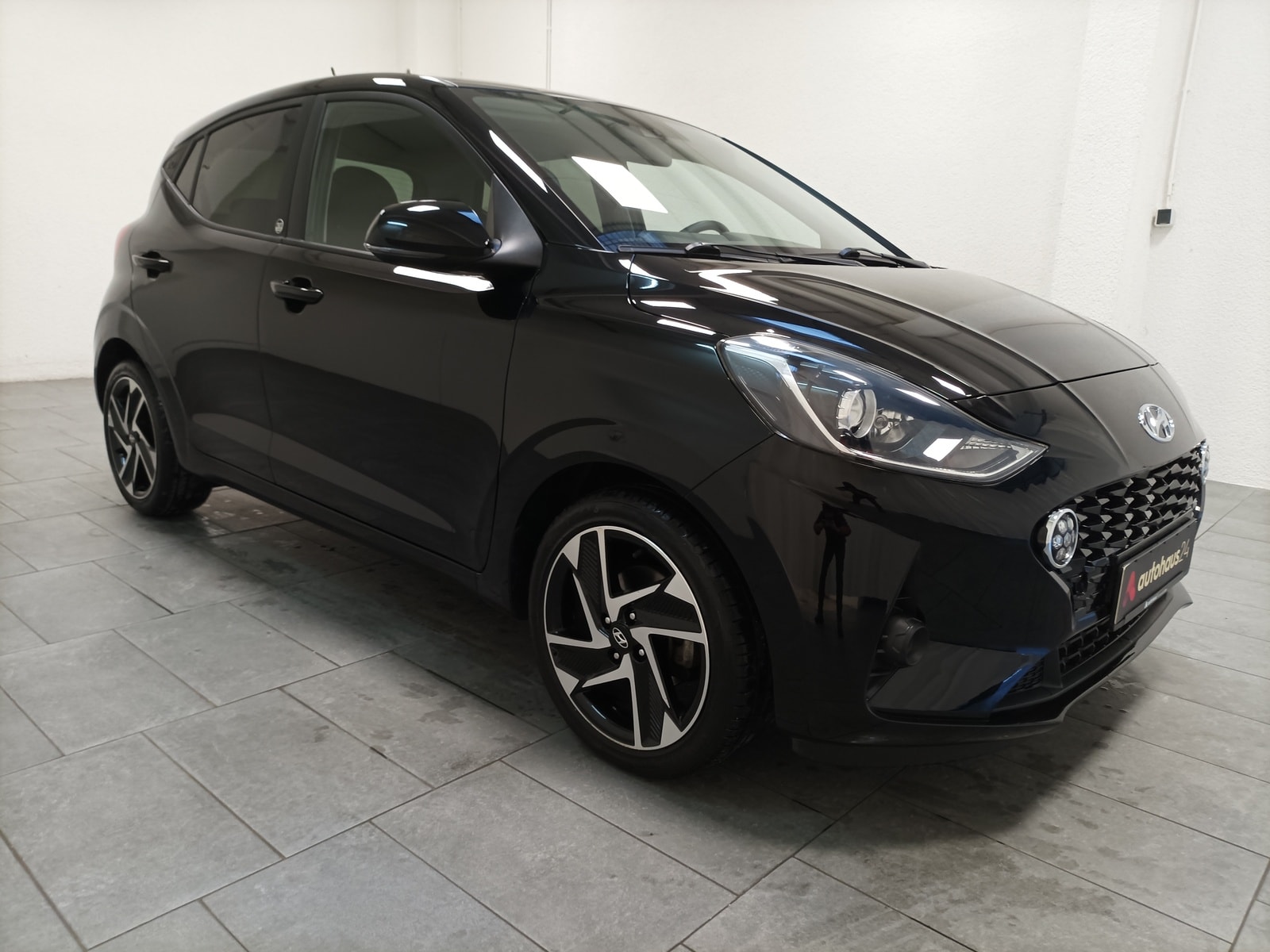 Hyundai i10 Limousine HYUNDAI i10 1.0 EDITION 30+ Schräghecklimousine #1