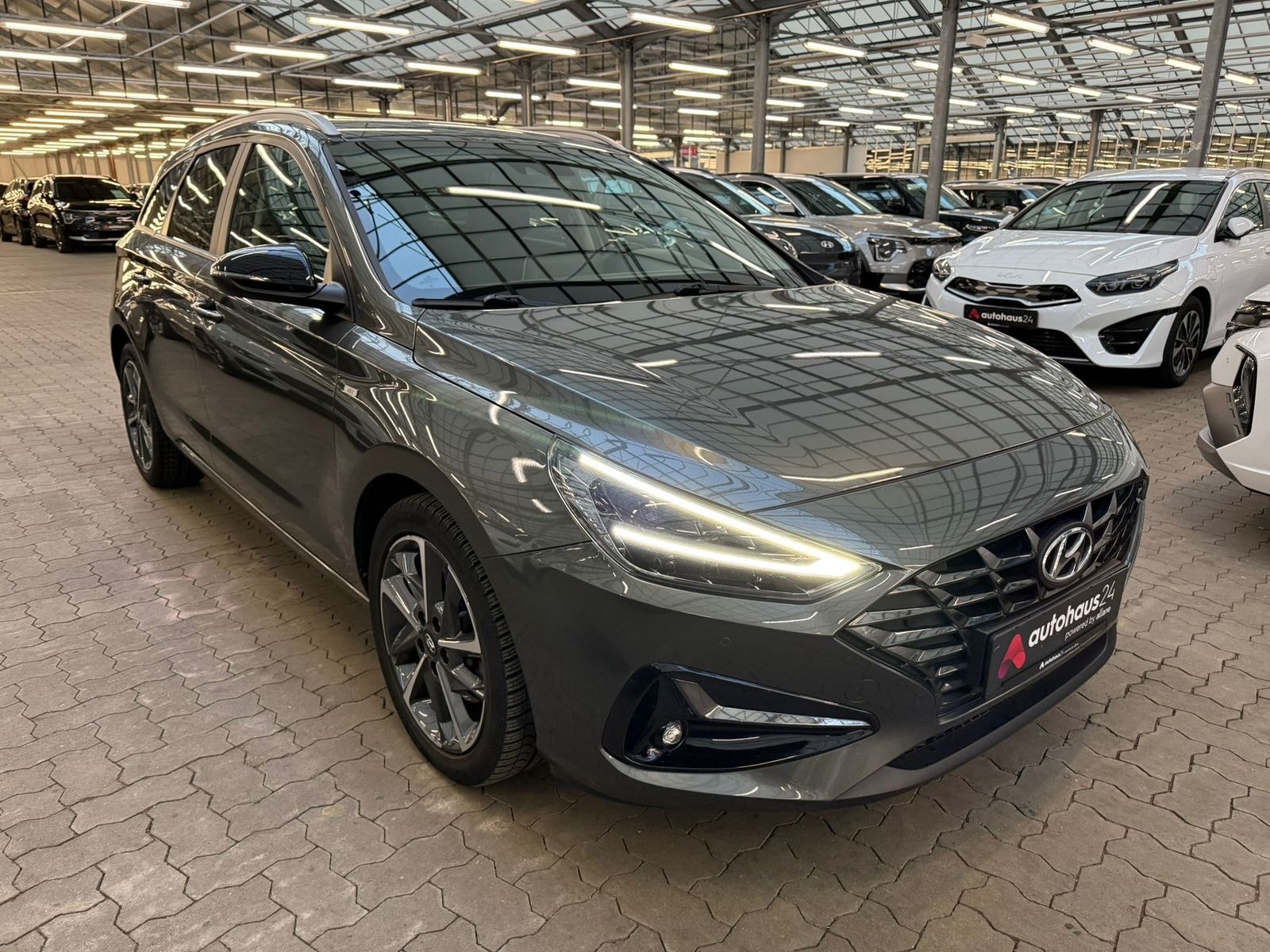 Hyundai i30 Kombi HYUNDAI i30 1.5 T-GDI Hybrid EDITION 30+ Schräghecklimousine #1