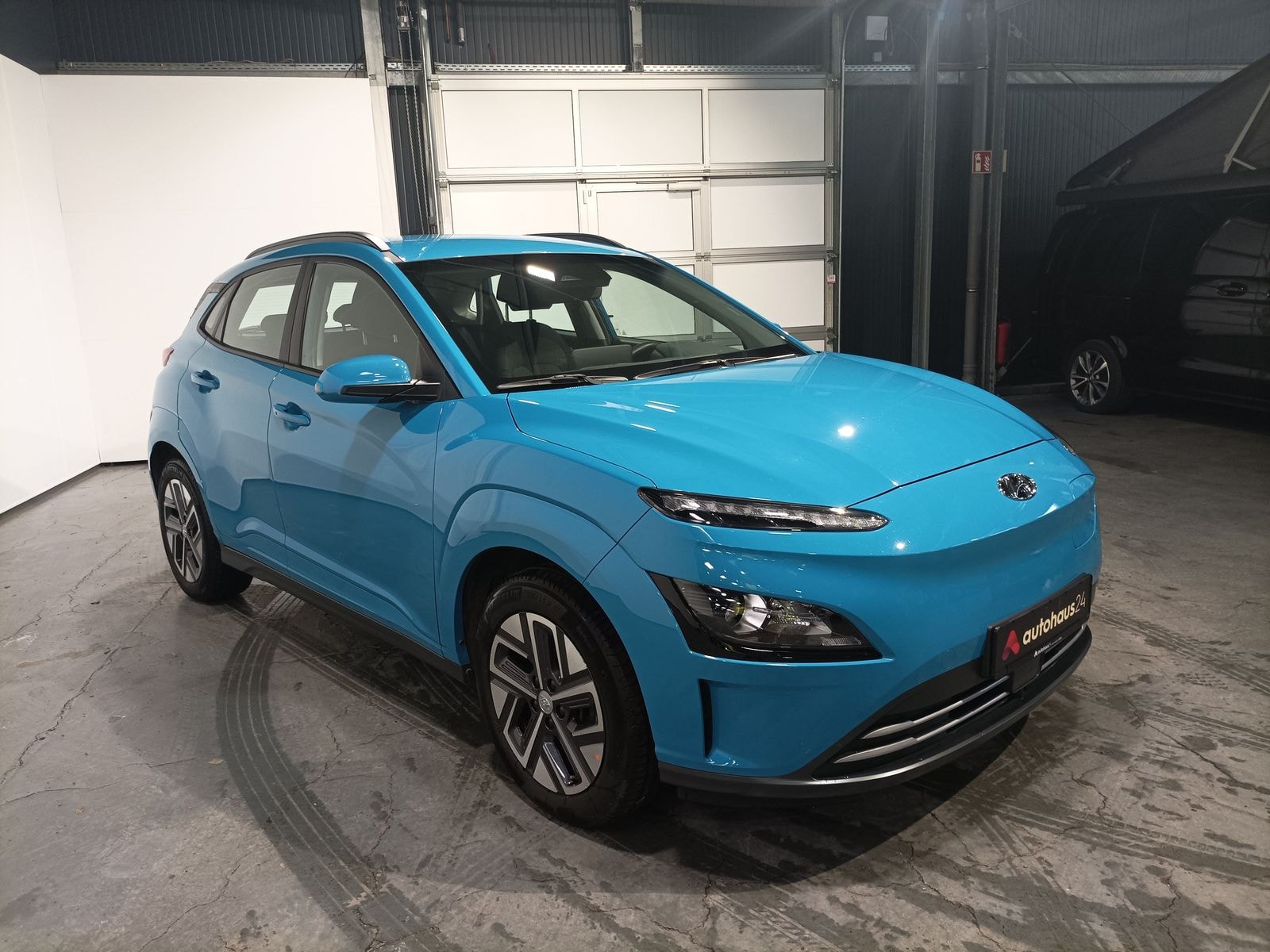 Hyundai Kona SUV / Crossover / Geländewagen HYUNDAI Kona ELEKTRO 100kW Sports Utility Vehicle #1