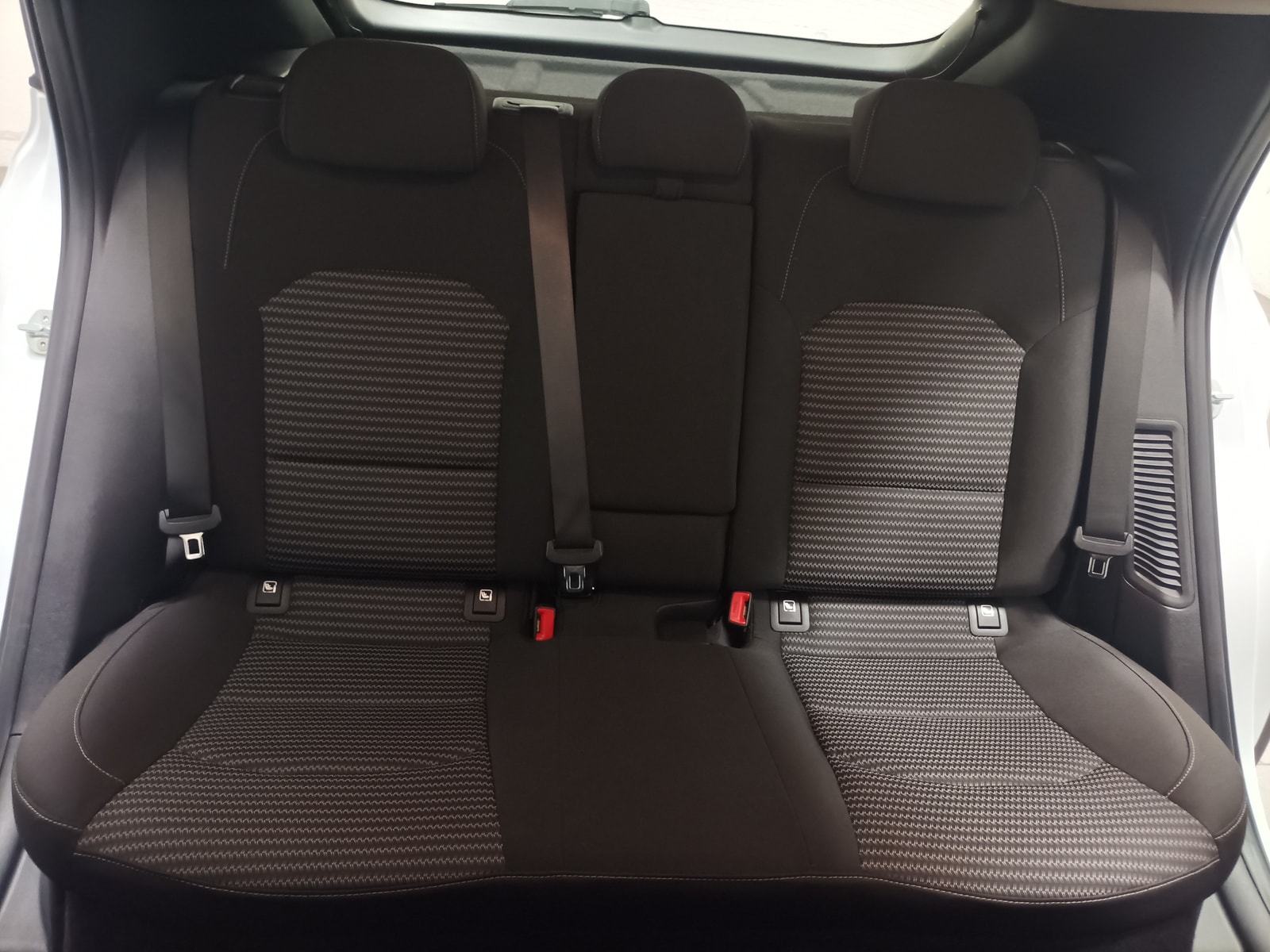 Kia XCeed SUV / Crossover / Geländewagen KIA XCeed 1.6 GDI Plug-In Hybrid DCT6 Vision Sports Utility Vehicle #1