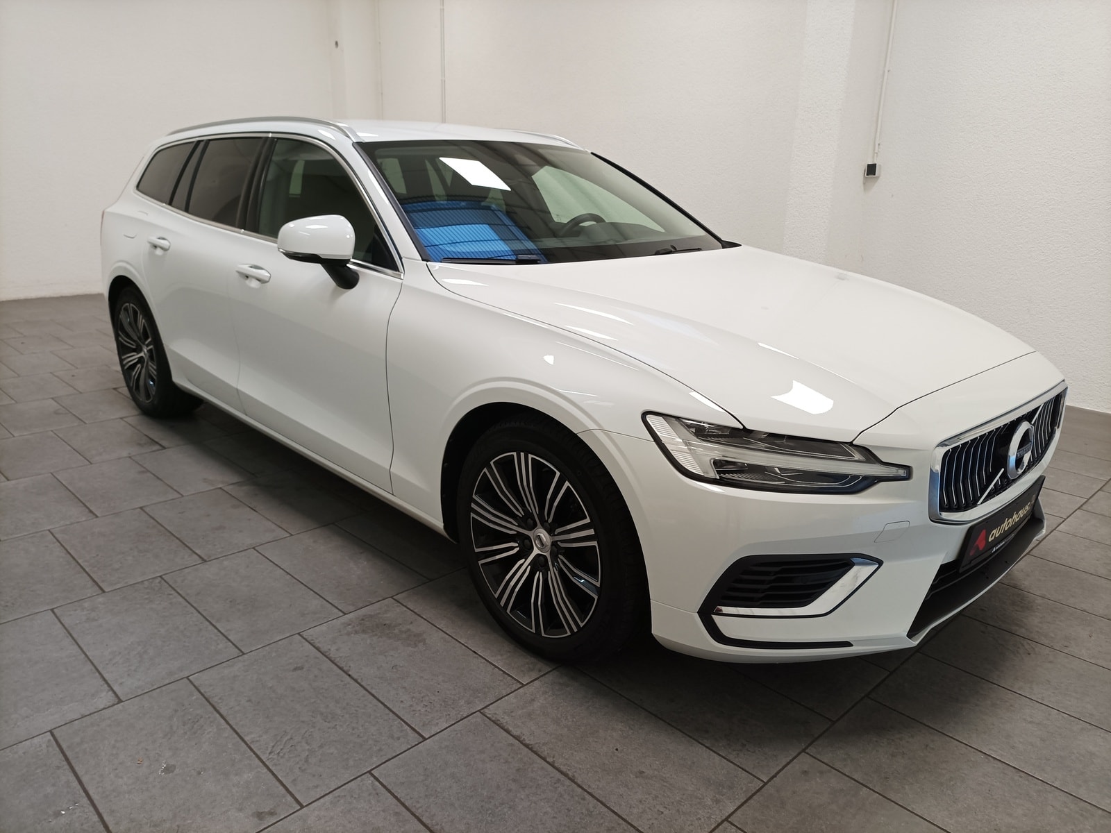 Volvo V60 Kombi VOLVO V60 T6 Recharge AWD Geartr. Inscript. Expres Kombi #1