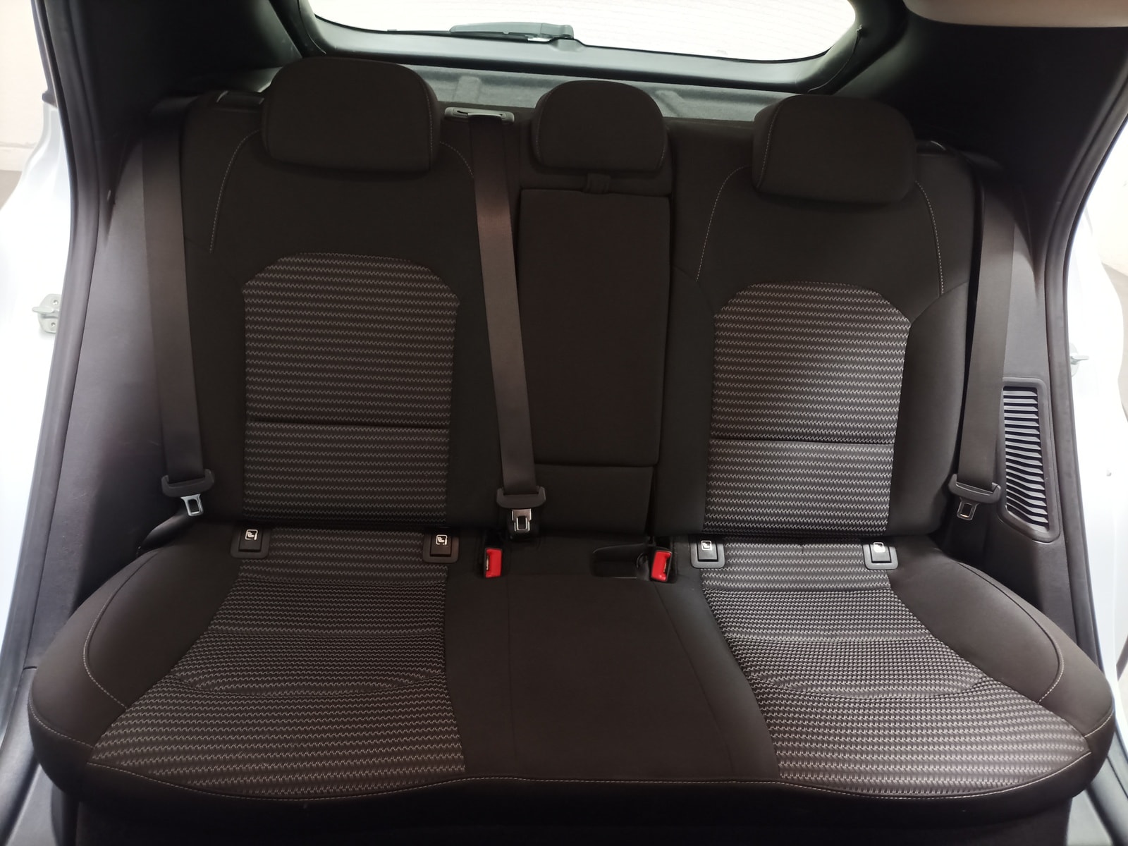 Kia XCeed SUV / Crossover / Geländewagen KIA XCeed 1.6 GDI Plug-In Hybrid DCT6 Vision Sports Utility Vehicle #1