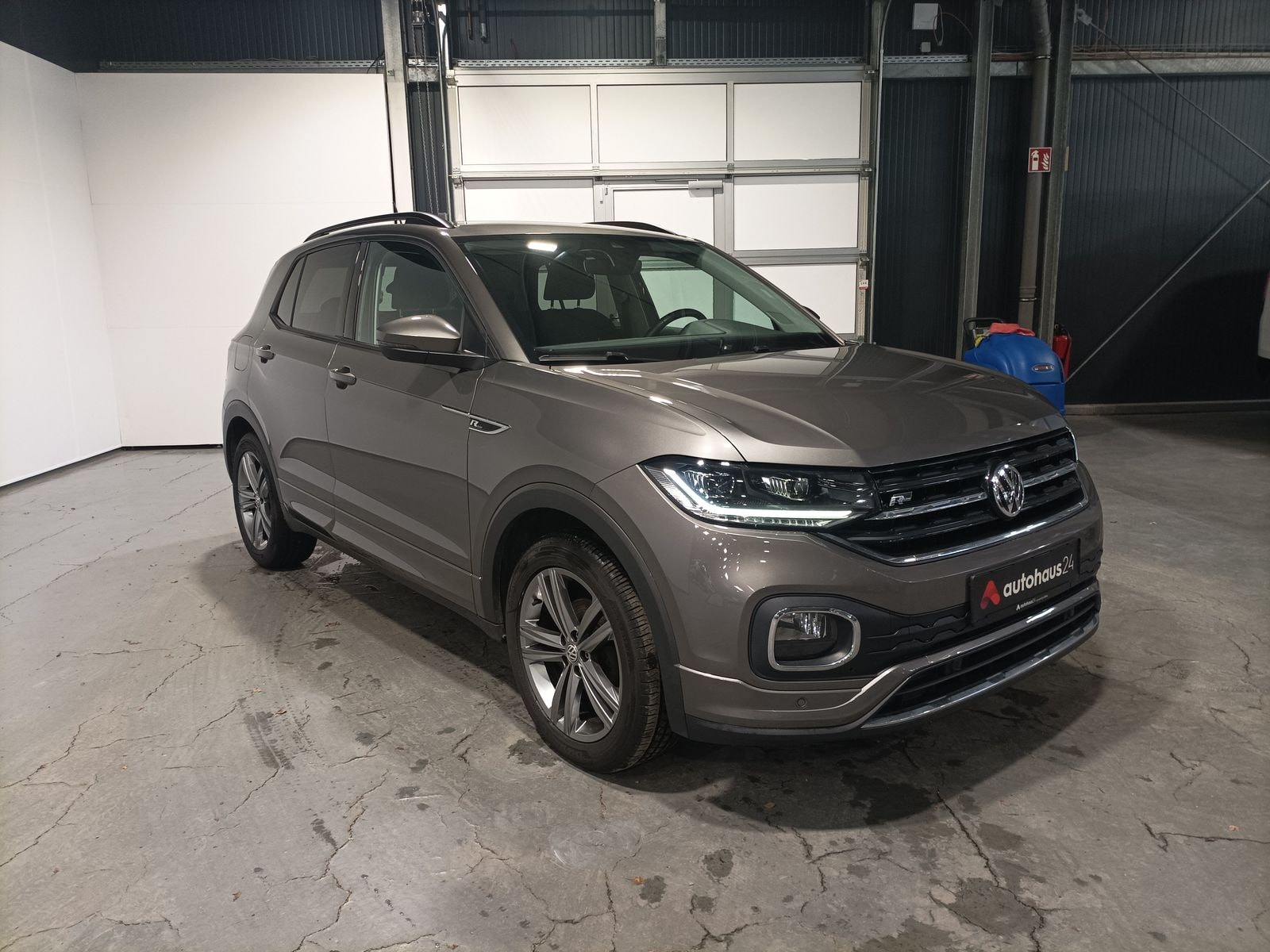 Volkswagen T-Cross SUV / Crossover / Geländewagen VOLKSWAGEN T-Cross 1.0 TSI OPF 85kW Sports Utility Vehicle #1