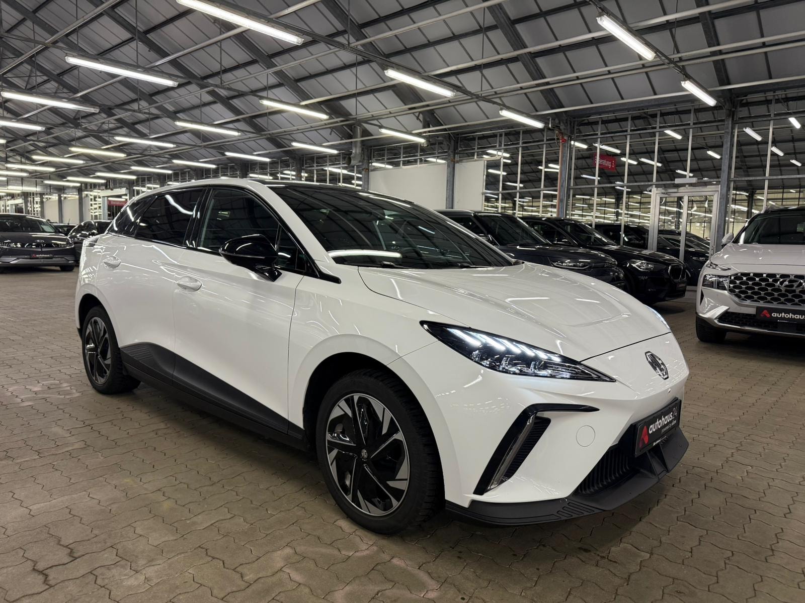 MG 4 SUV / Crossover / Geländewagen MG MG 4 EV 49kWh Standard Schräghecklimousine #1