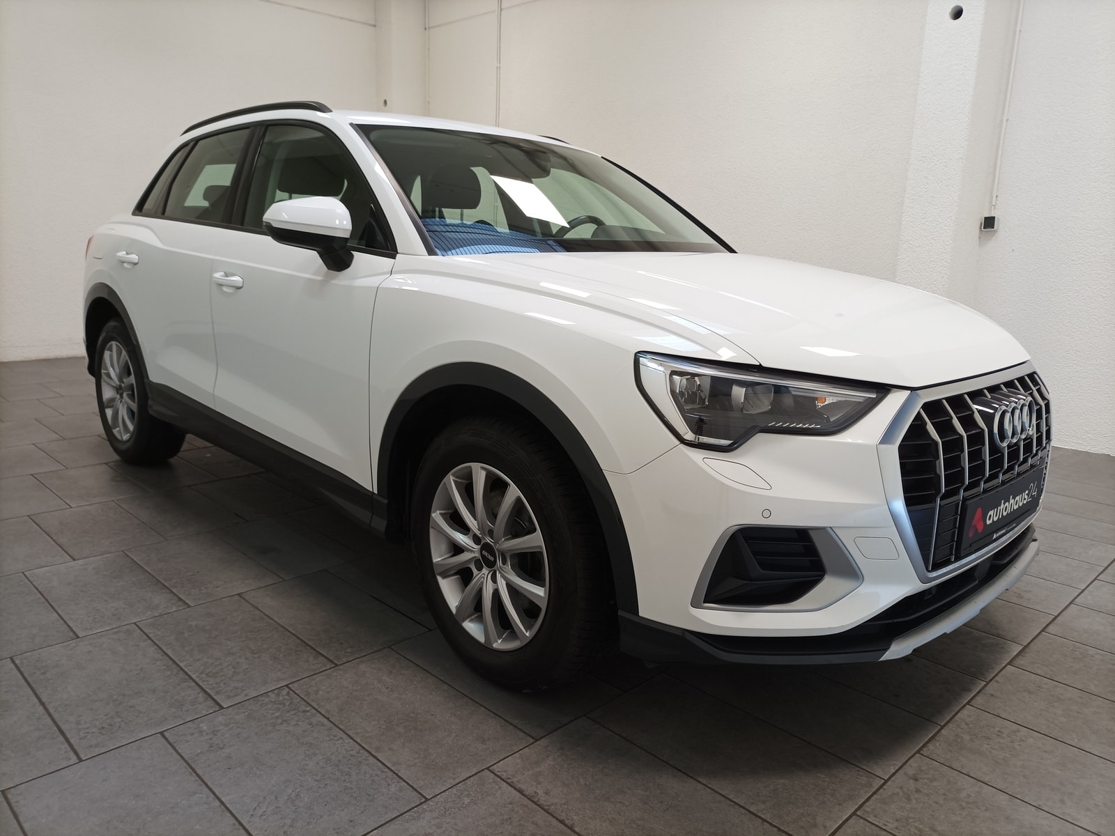 Audi Q3 SUV / Crossover / Geländewagen AUDI Q3 35 TFSI Sports Utility Vehicle #1