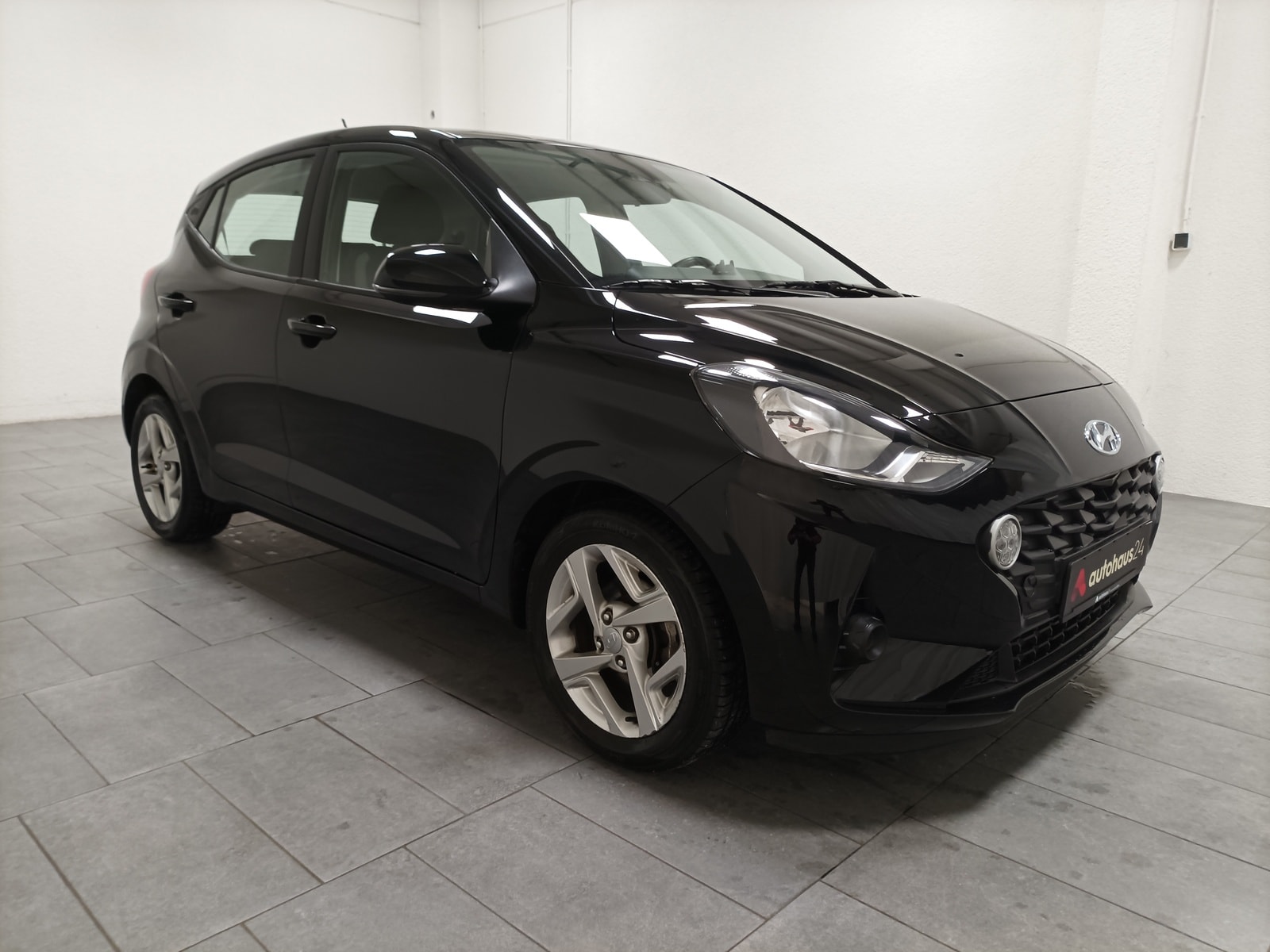 Hyundai i10 Limousine HYUNDAI i10 1.0 Trend Schräghecklimousine #1