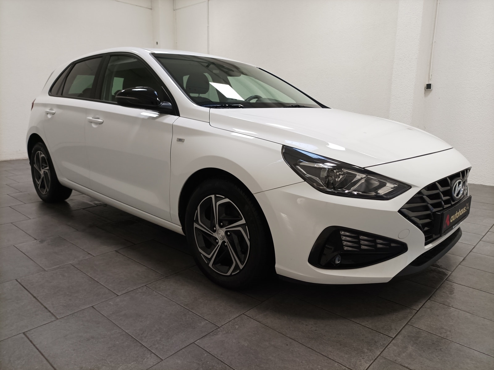 Hyundai i30 Limousine HYUNDAI i30 1.5 T-GDI Hybrid EDITION 30 Schräghecklimousine #1