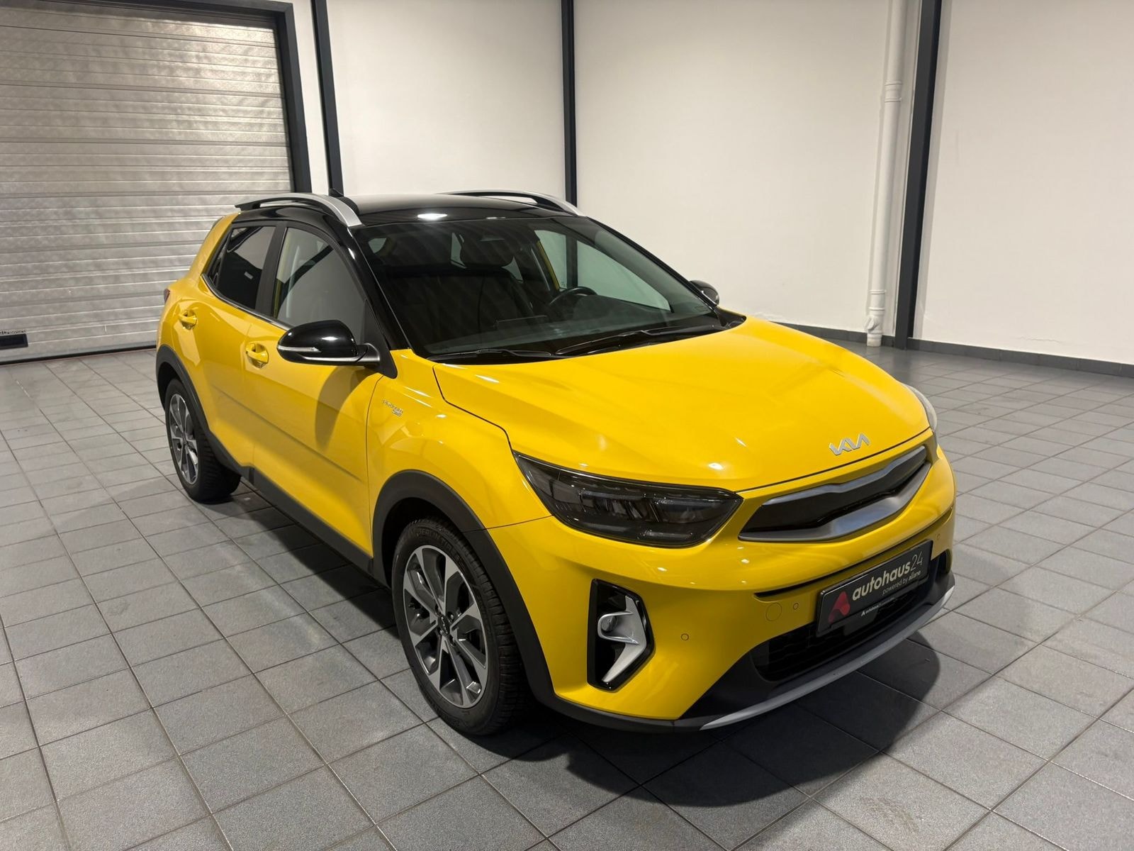 Kia Stonic SUV / Crossover / Geländewagen KIA Stonic 1.0 T-GDI 120 Platinum Sports Utility Vehicle #1