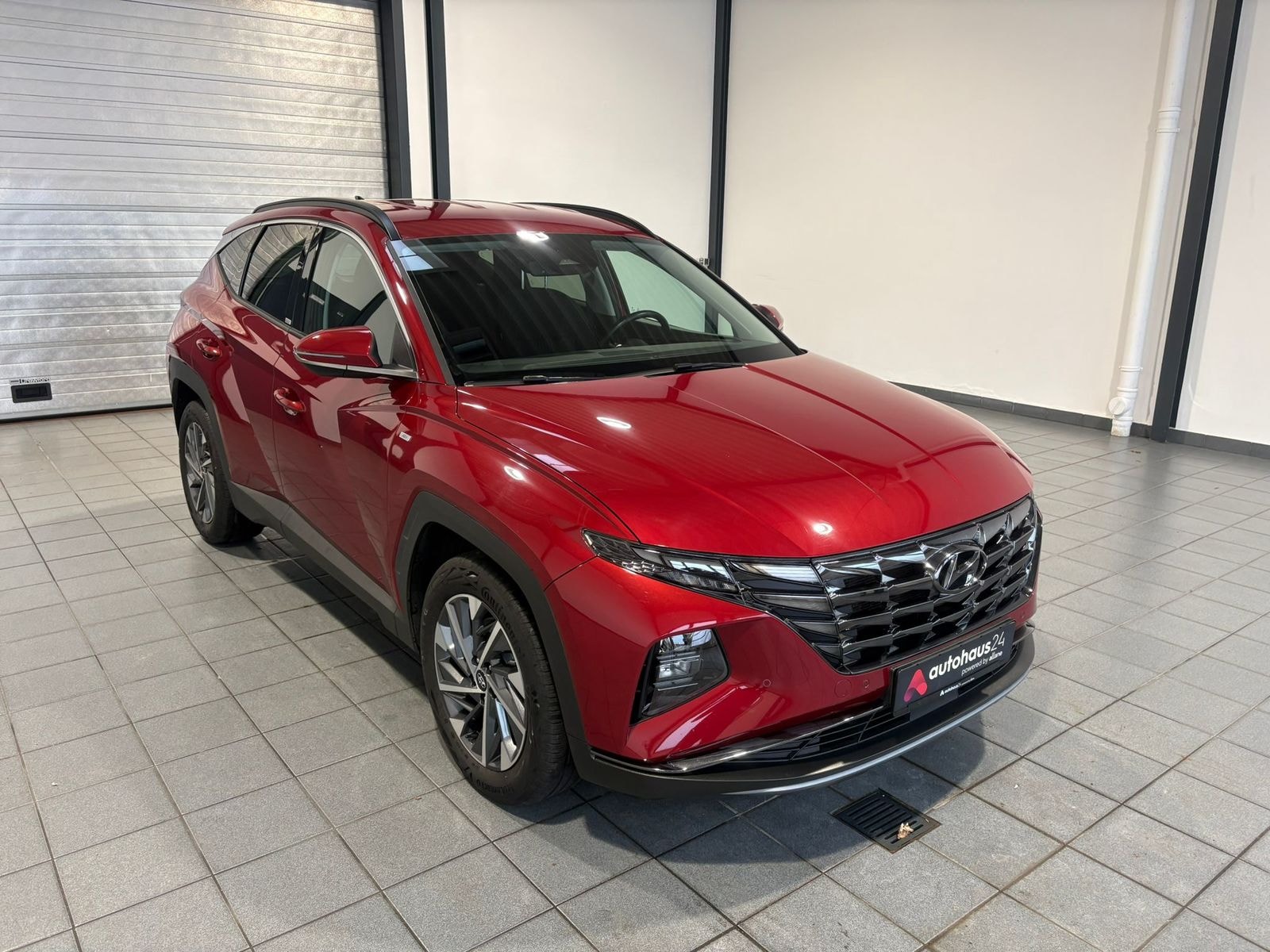 Hyundai Tucson SUV / Crossover / Geländewagen HYUNDAI Tucson 1.6l Turbo 2WD 6MT Advantage Sports Utility Vehicle #1