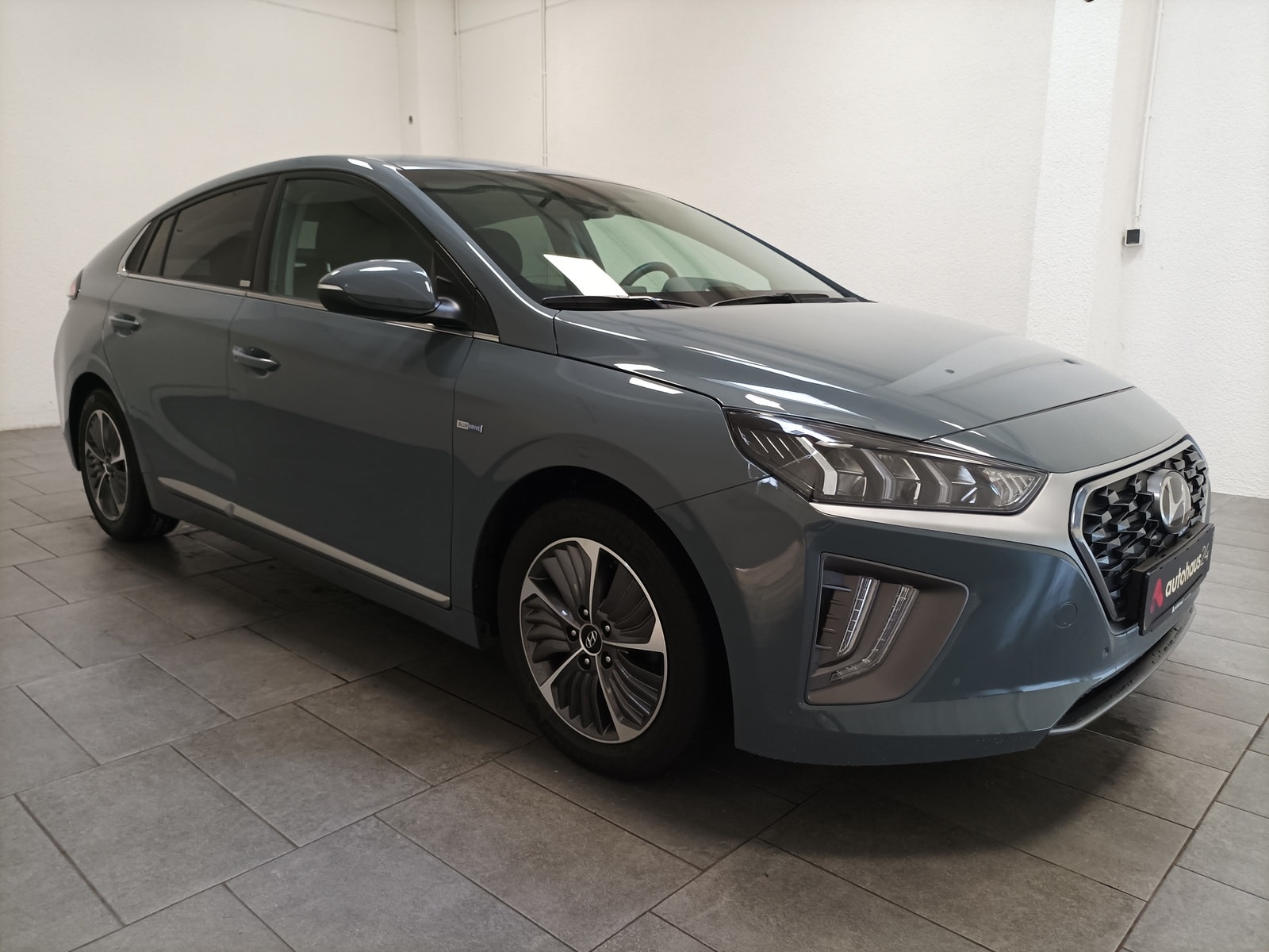 Hyundai IONIQ Limousine HYUNDAI IONIQ 1.6l GDi PLUG-IN HYBRID Premium Schräghecklimousine #1