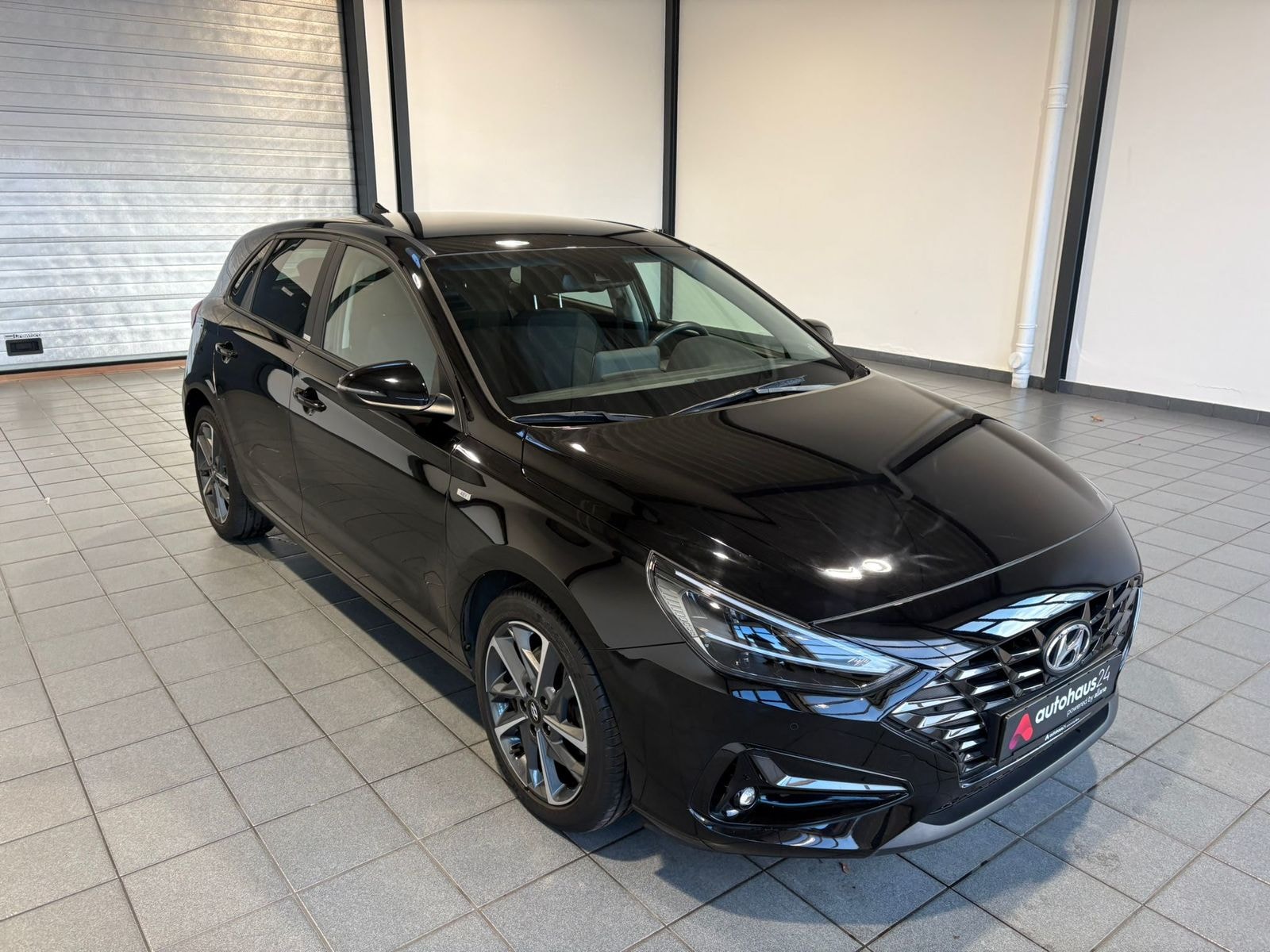 Hyundai i30 Limousine HYUNDAI i30 1.5 T-GDI Hybrid EDITION 30+ Schräghecklimousine #1