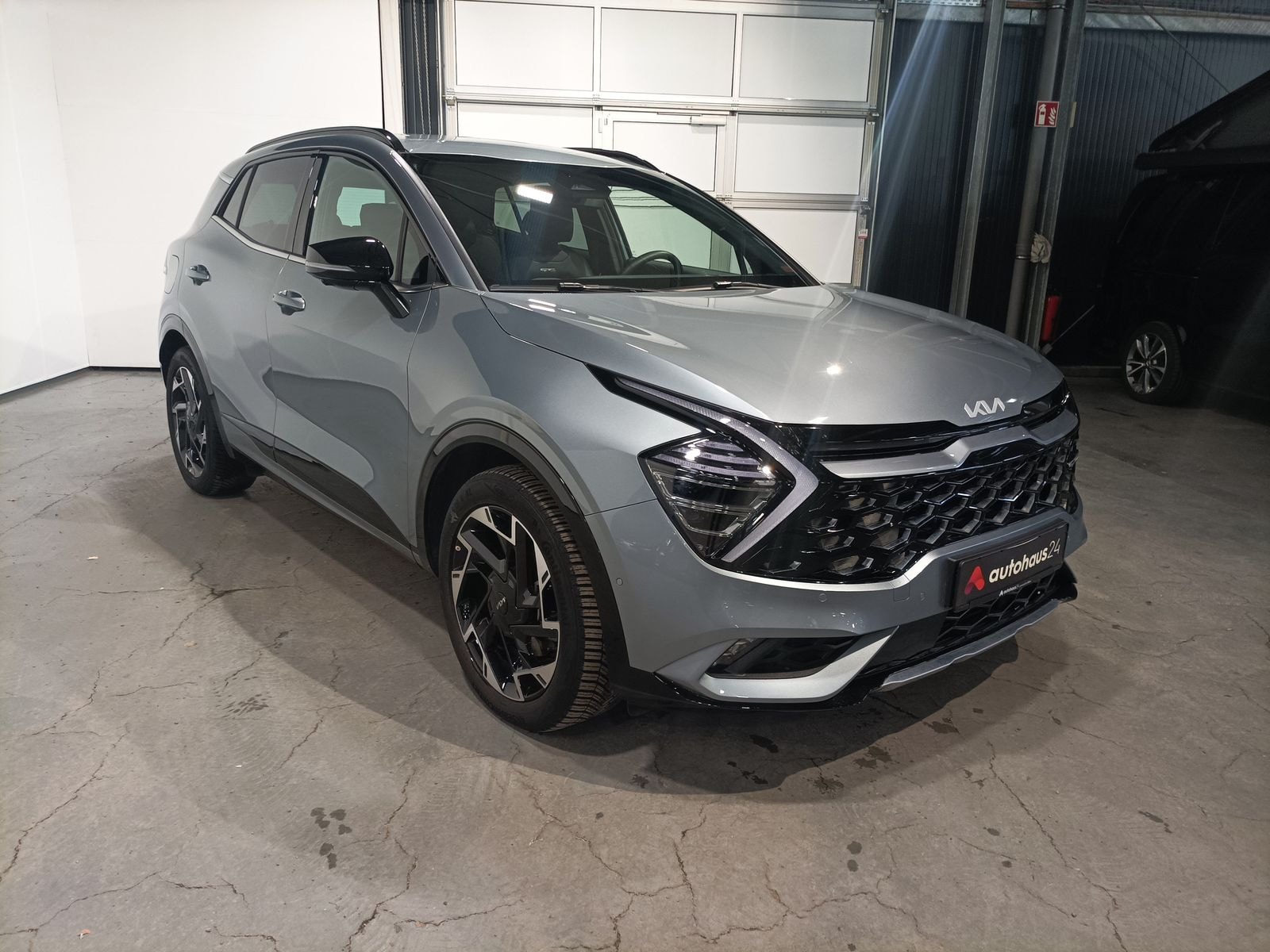 Kia Sportage SUV / Crossover / Geländewagen KIA Sportage 1.6 T-GDI Plug-in Hybrid Auto 4WD Sports Utility Vehicle #1