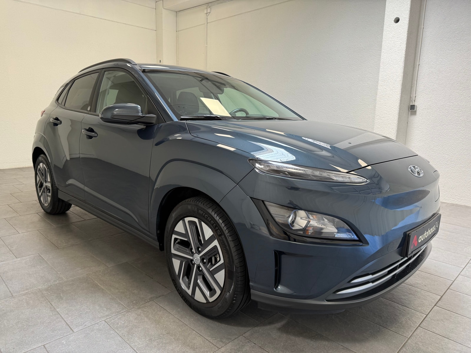 Hyundai Kona SUV / Crossover / Geländewagen HYUNDAI Kona ELEKTRO 100kW Sports Utility Vehicle #1