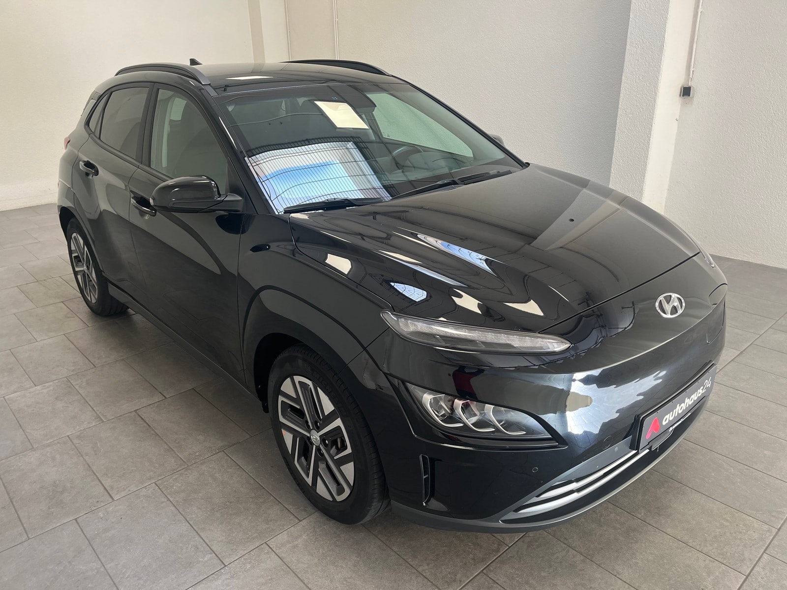 Hyundai Kona SUV / Crossover / Geländewagen HYUNDAI Kona ELEKTRO 150kW Sports Utility Vehicle #1