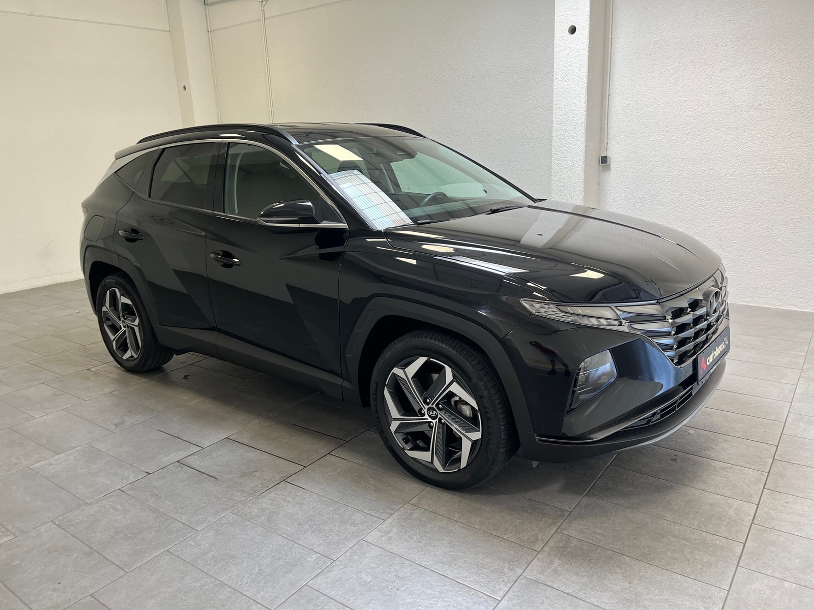 Hyundai Tucson SUV / Crossover / Geländewagen HYUNDAI Tucson 1.6 T-GDI Plug-in Hybrid 4WD Auto Sports Utility Vehicle #1