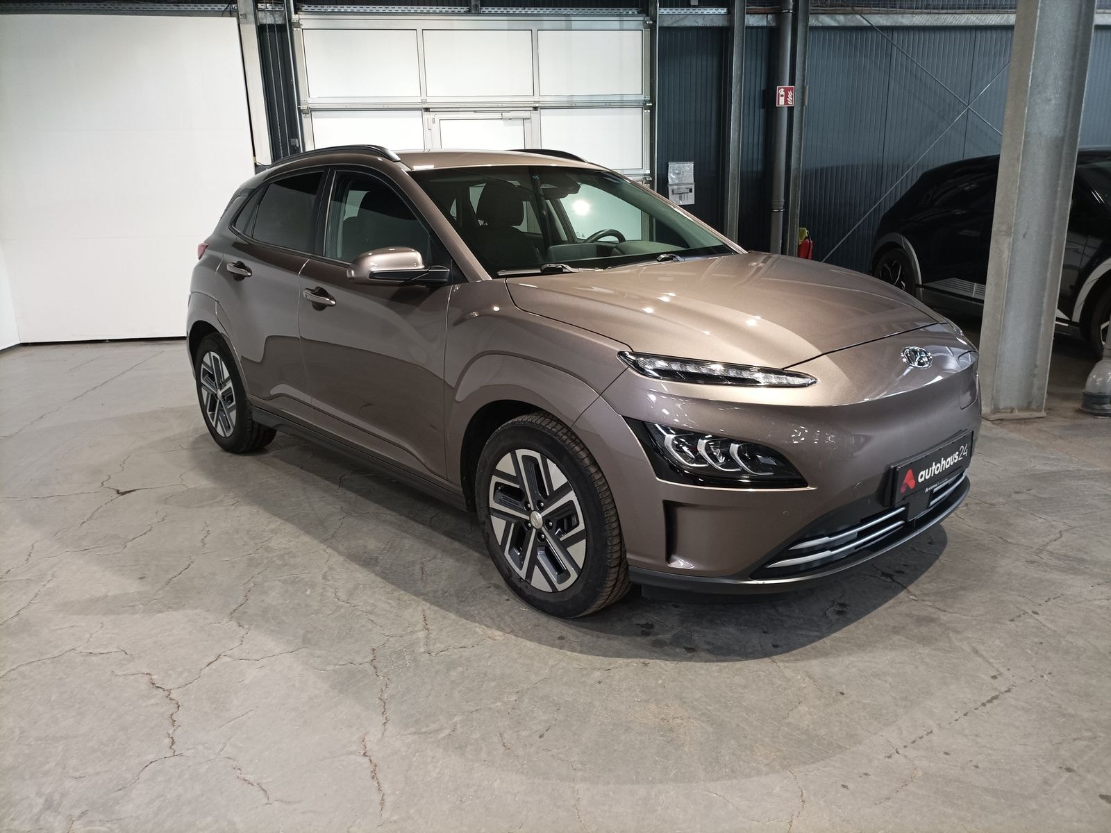 Hyundai Kona SUV / Crossover / Geländewagen HYUNDAI Kona ELEKTRO 150kW Sports Utility Vehicle #1