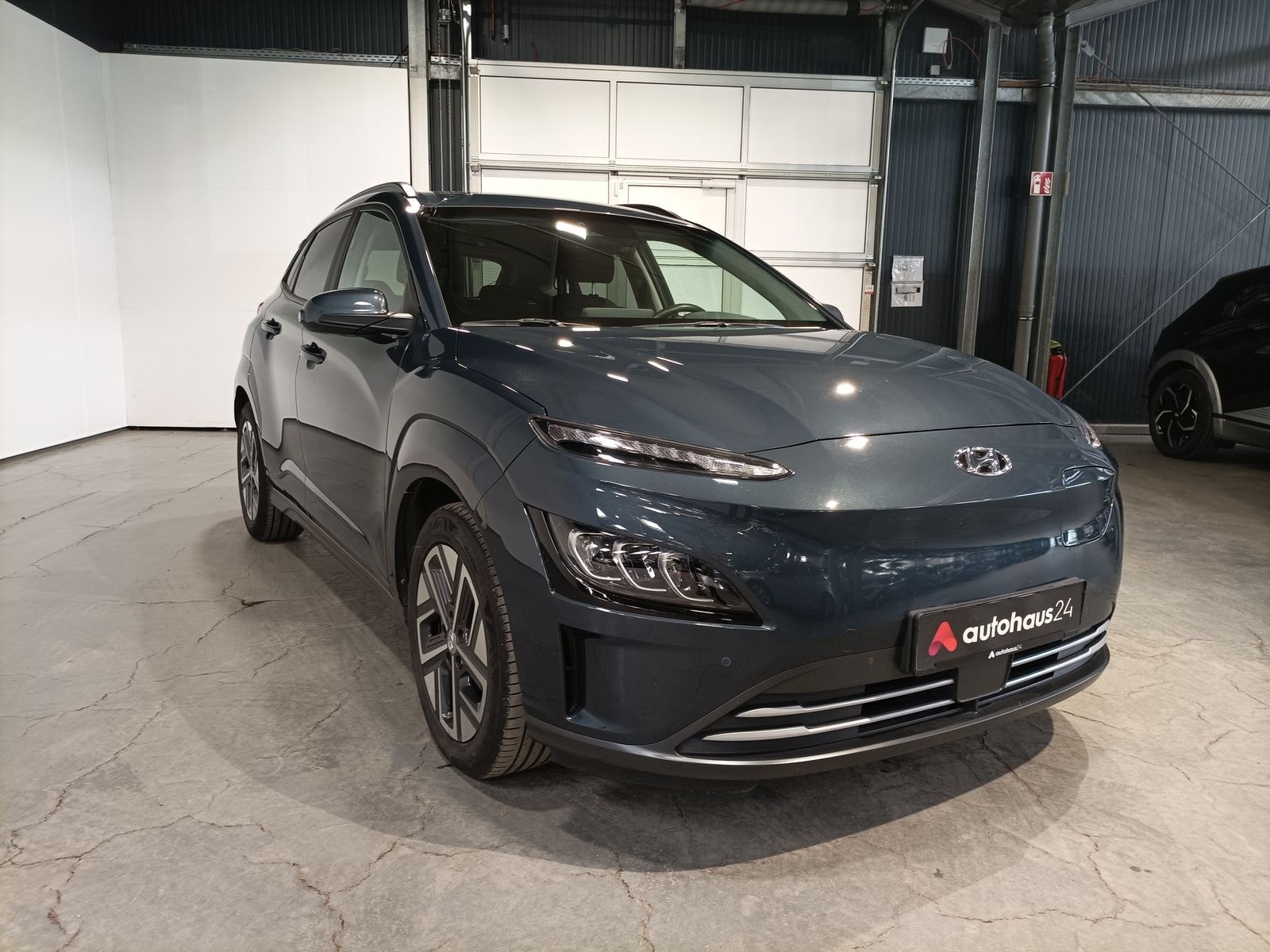 Hyundai Kona SUV / Crossover / Geländewagen HYUNDAI Kona ELEKTRO 150kW Sports Utility Vehicle #1