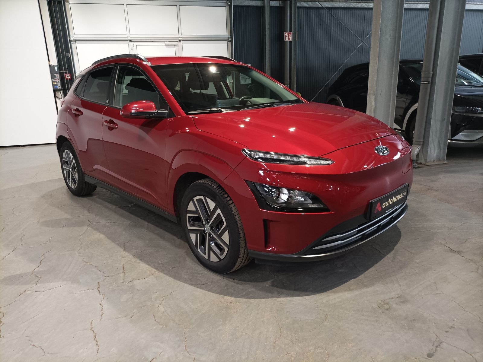 Hyundai Kona SUV / Crossover / Geländewagen HYUNDAI Kona ELEKTRO 100kW Sports Utility Vehicle #1