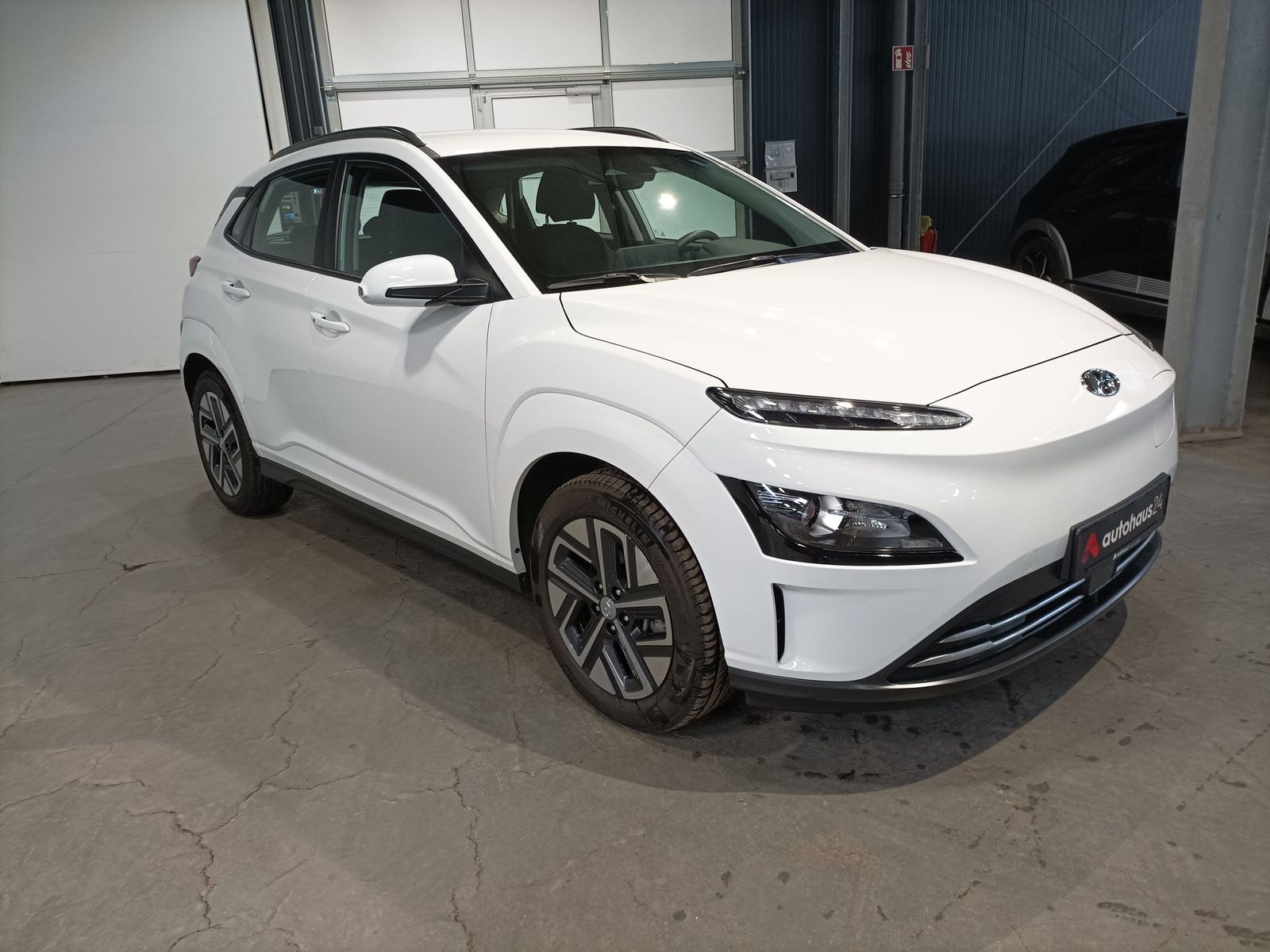 Hyundai Kona SUV / Crossover / Geländewagen HYUNDAI Kona ELEKTRO 100kW Sports Utility Vehicle #1