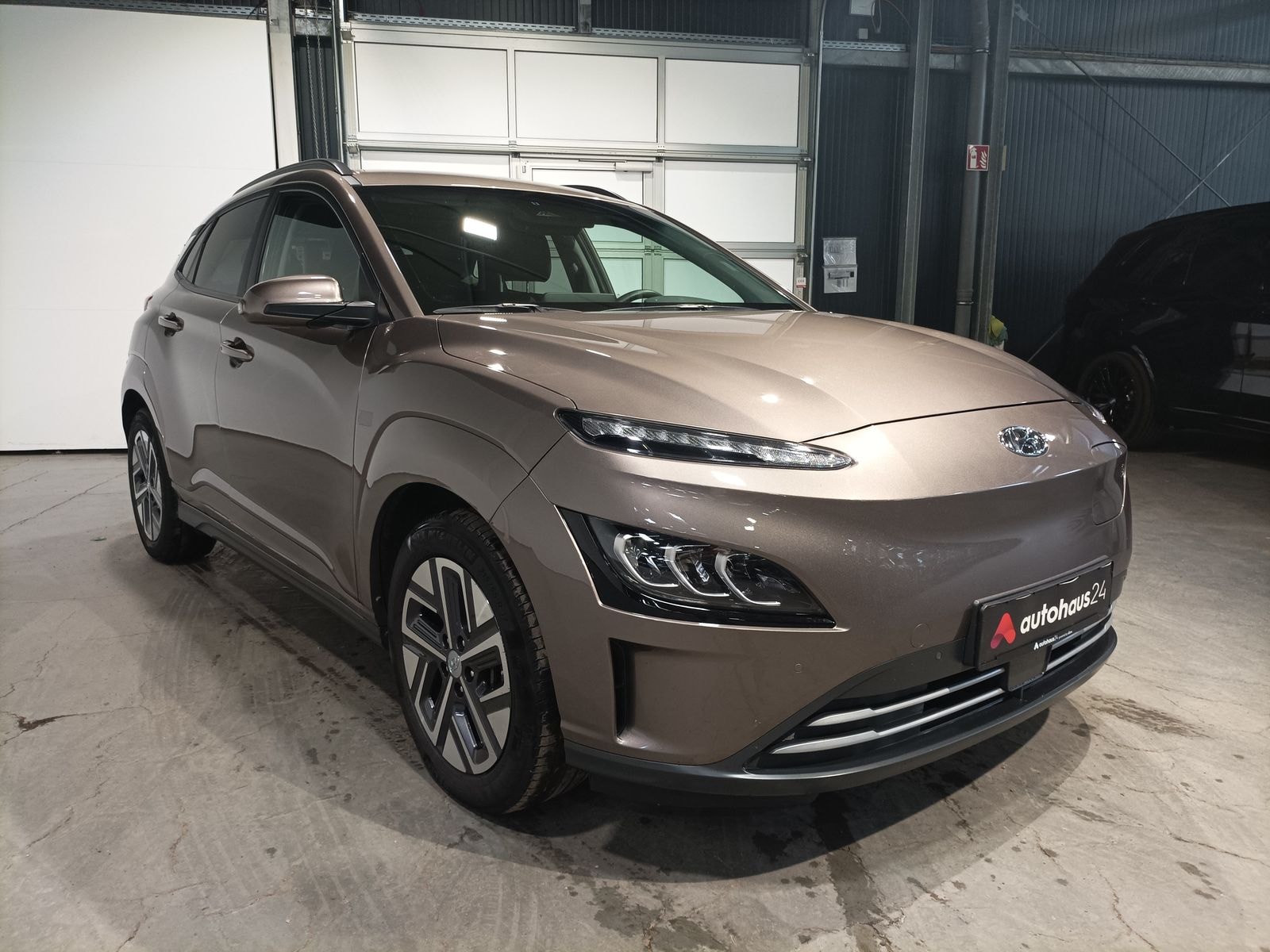 Hyundai Kona SUV / Crossover / Geländewagen HYUNDAI Kona ELEKTRO 150kW Sports Utility Vehicle #1
