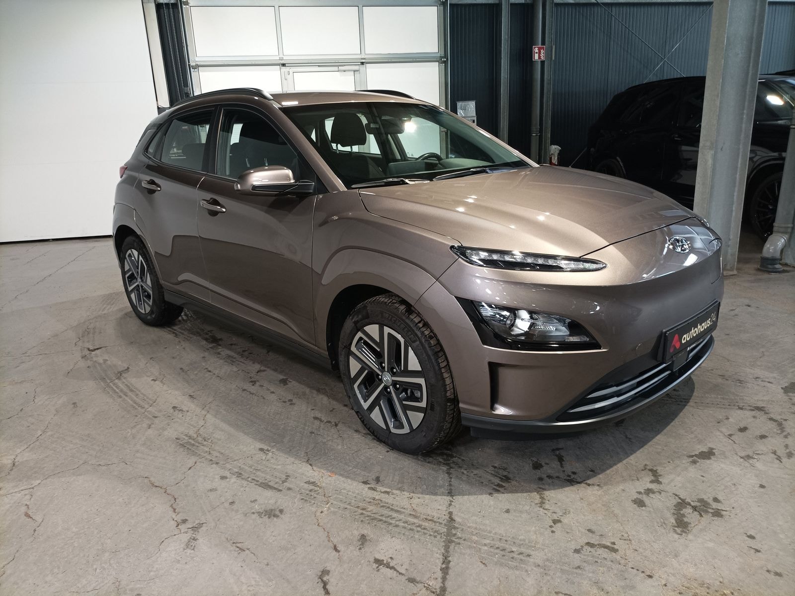 Hyundai Kona SUV / Crossover / Geländewagen HYUNDAI Kona ELEKTRO 100kW Sports Utility Vehicle #1
