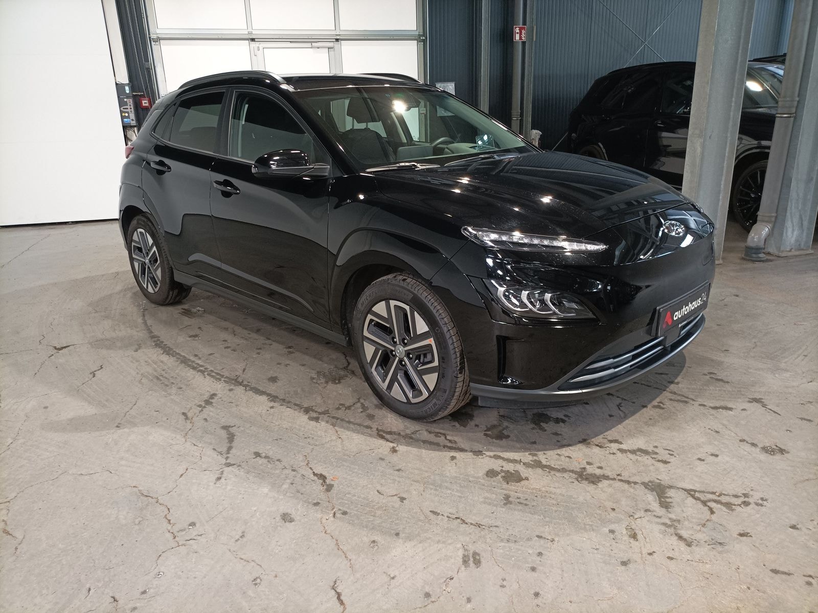 Hyundai Kona SUV / Crossover / Geländewagen HYUNDAI Kona ELEKTRO 150kW Sports Utility Vehicle #1