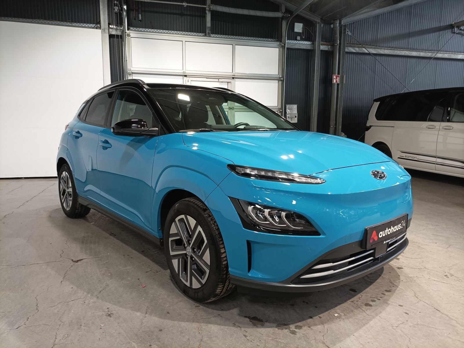 Hyundai Kona SUV / Crossover / Geländewagen HYUNDAI Kona ELEKTRO 100kW Sports Utility Vehicle #1