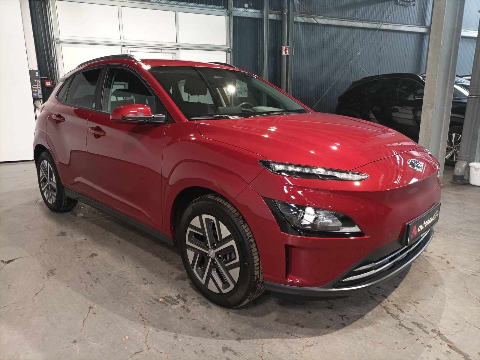 Hyundai Kona SUV / Crossover / Geländewagen HYUNDAI Kona ELEKTRO 100kW Sports Utility Vehicle #1