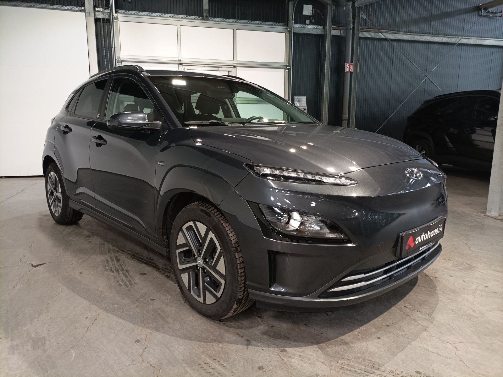 Hyundai Kona SUV / Crossover / Geländewagen HYUNDAI Kona ELEKTRO 100kW Sports Utility Vehicle #1
