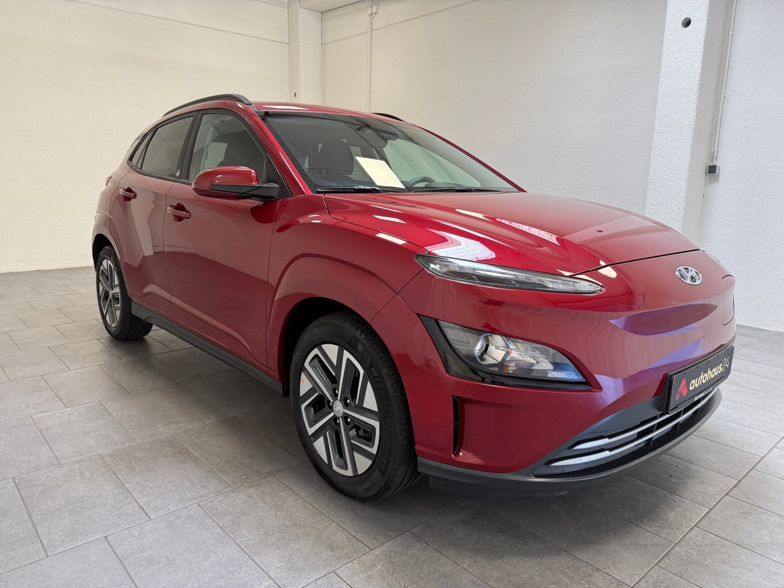 Hyundai Kona SUV / Crossover / Geländewagen HYUNDAI Kona ELEKTRO 100kW Sports Utility Vehicle #1