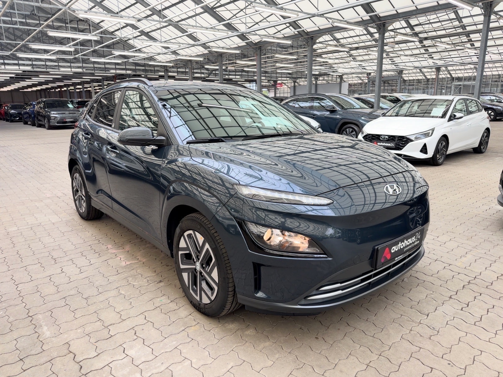 Hyundai Kona SUV / Crossover / Geländewagen HYUNDAI Kona ELEKTRO 100kW Sports Utility Vehicle #1