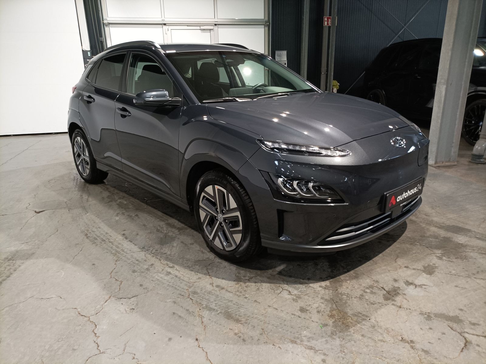Hyundai Kona SUV / Crossover / Geländewagen HYUNDAI Kona ELEKTRO 100kW Sports Utility Vehicle #1
