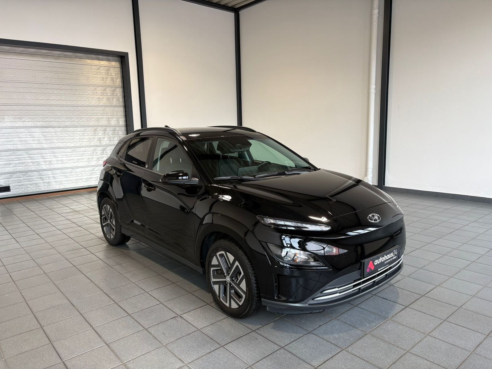 Hyundai Kona SUV / Crossover / Geländewagen HYUNDAI Kona ELEKTRO 100kW Sports Utility Vehicle #1