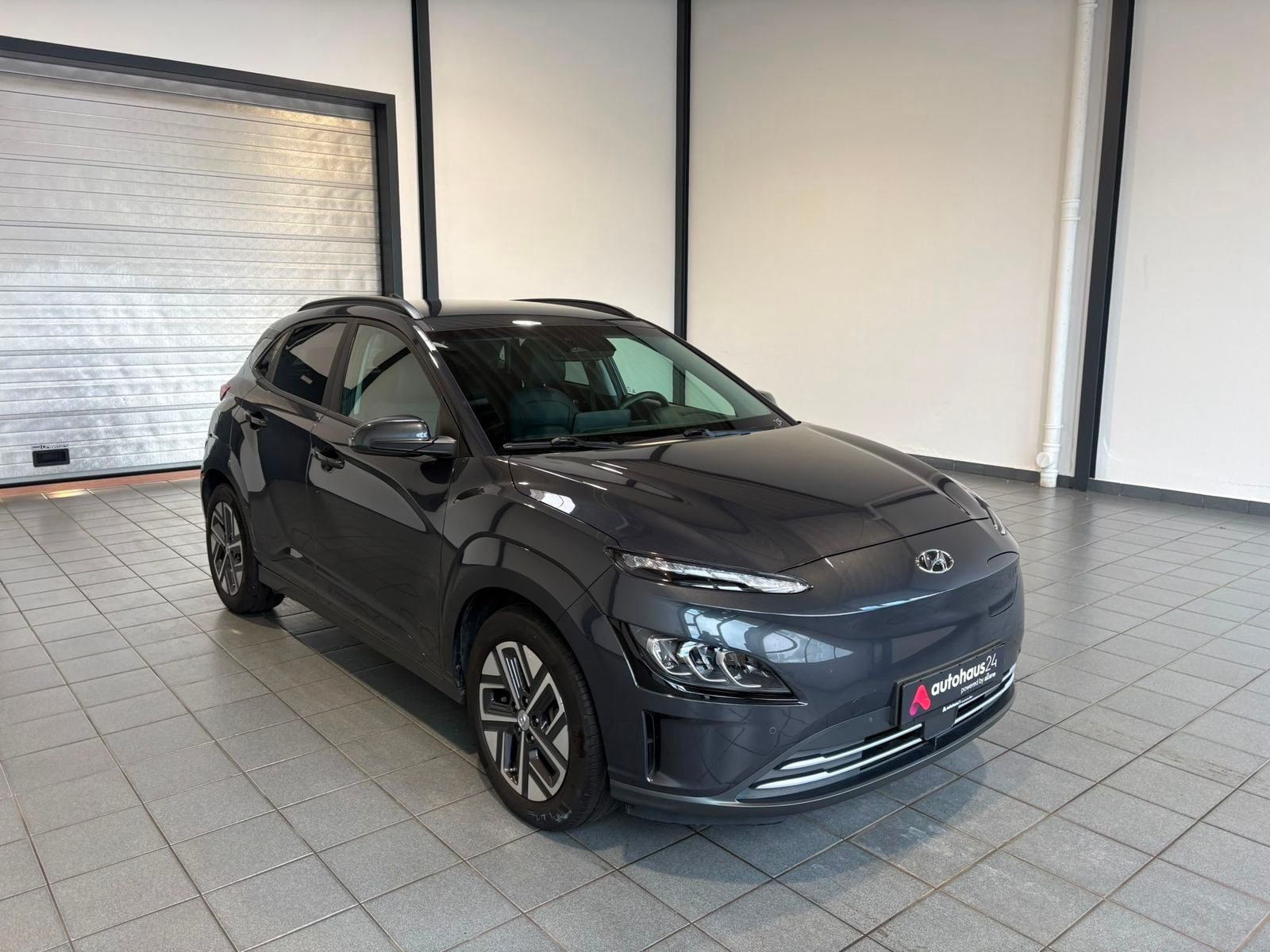 Hyundai Kona SUV / Crossover / Geländewagen HYUNDAI Kona ELEKTRO 150kW Sports Utility Vehicle #1