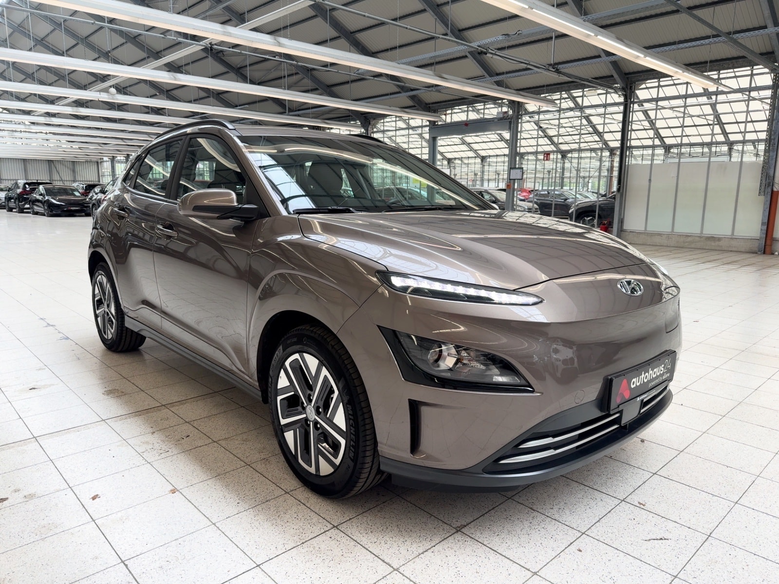 Hyundai Kona SUV / Crossover / Geländewagen HYUNDAI Kona ELEKTRO 150kW Sports Utility Vehicle #1