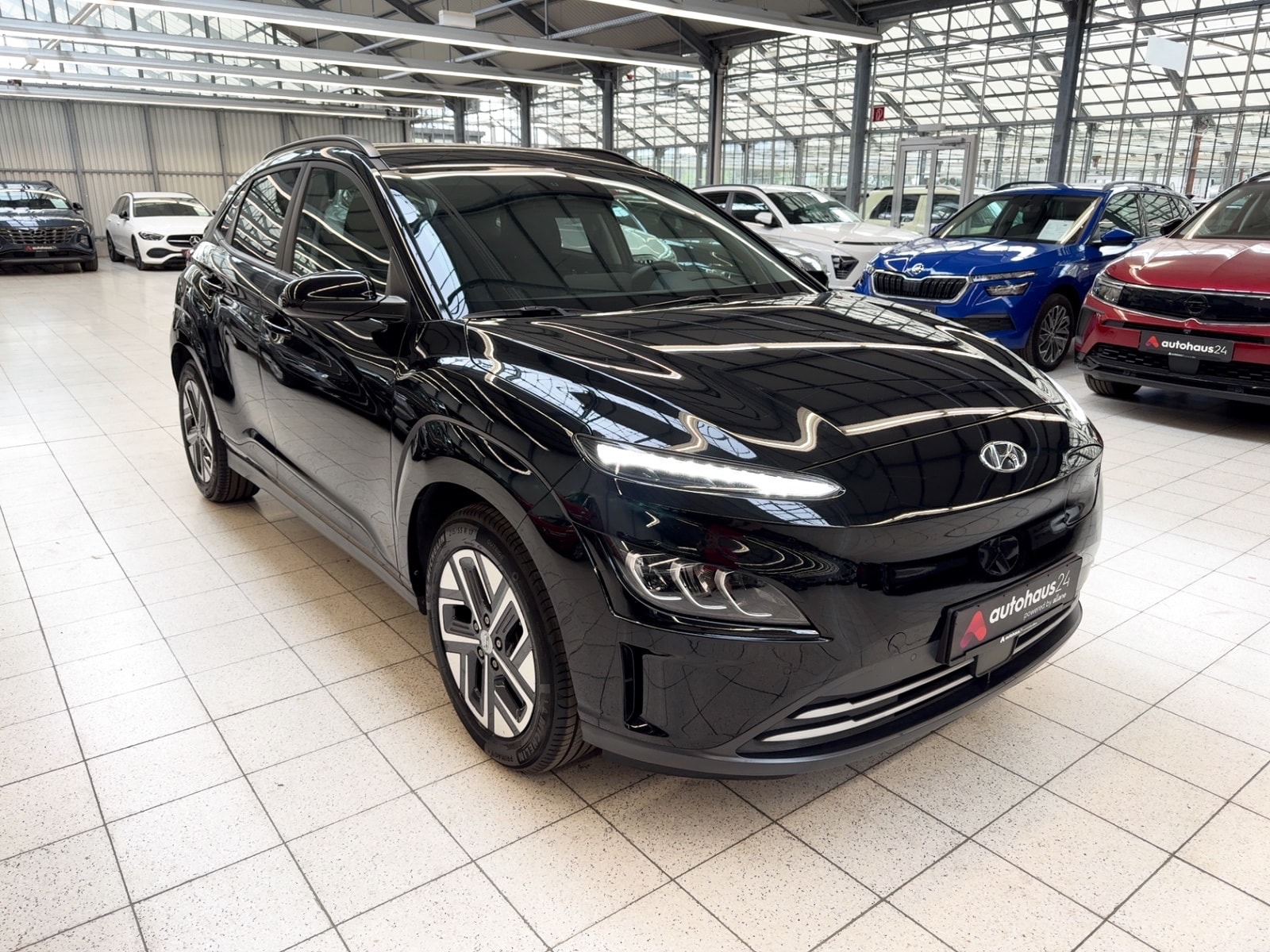 Hyundai Kona SUV / Crossover / Geländewagen HYUNDAI Kona ELEKTRO 100kW Sports Utility Vehicle #1
