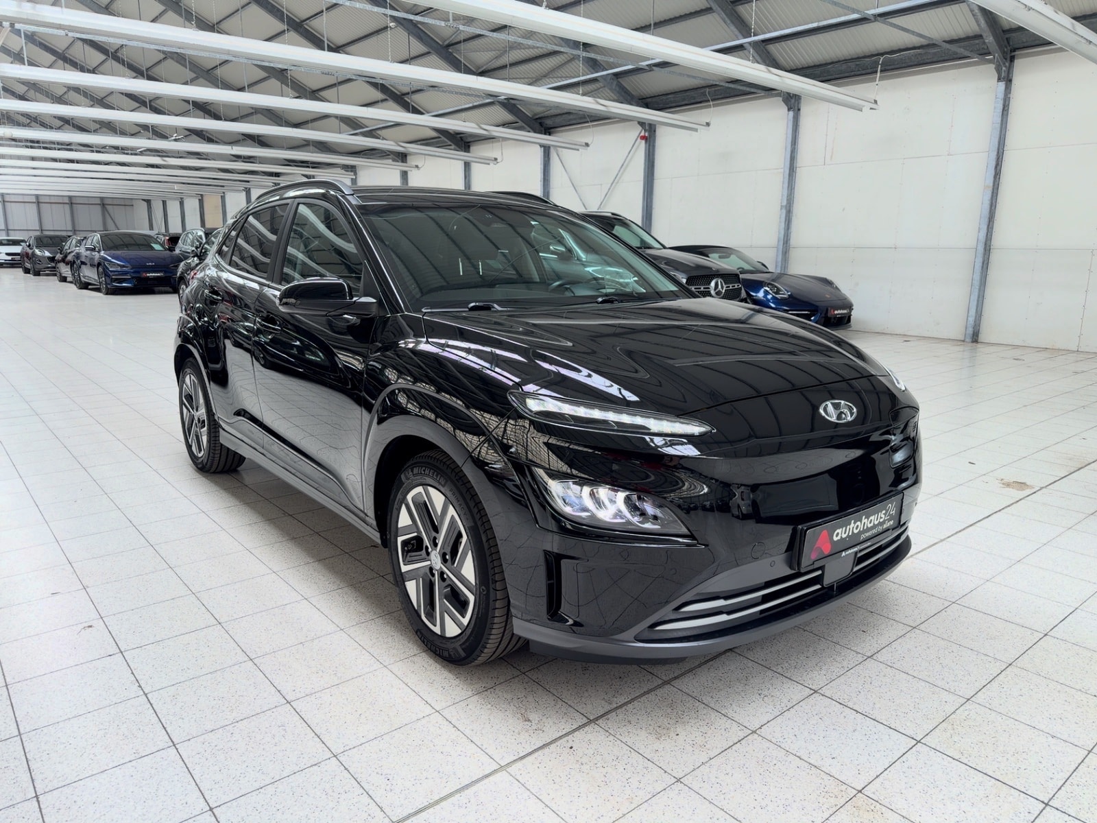 Hyundai Kona SUV / Crossover / Geländewagen HYUNDAI Kona ELEKTRO 150kW Sports Utility Vehicle #1