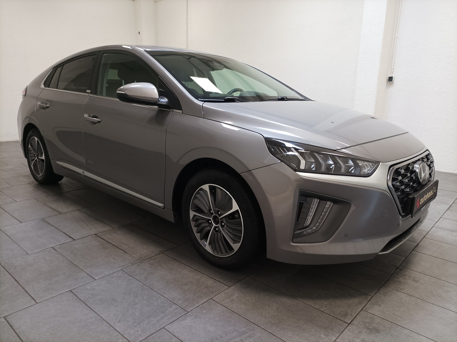 Hyundai IONIQ Limousine HYUNDAI IONIQ 1.6l GDi PLUG-IN HYBRID Premium Schräghecklimousine #1