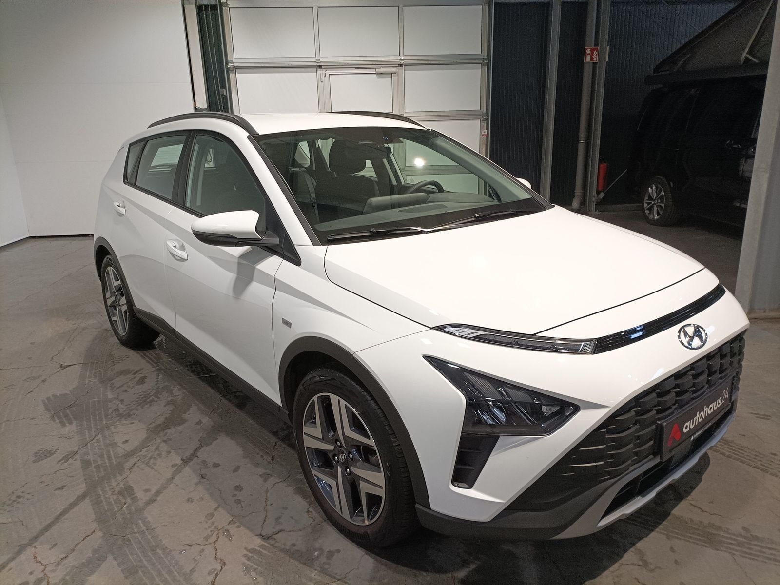 Hyundai Bayon SUV / Crossover / Geländewagen HYUNDAI Bayon 1.0 T-GDI 48V-Hybrid Intro DCT Sports Utility Vehicle #1