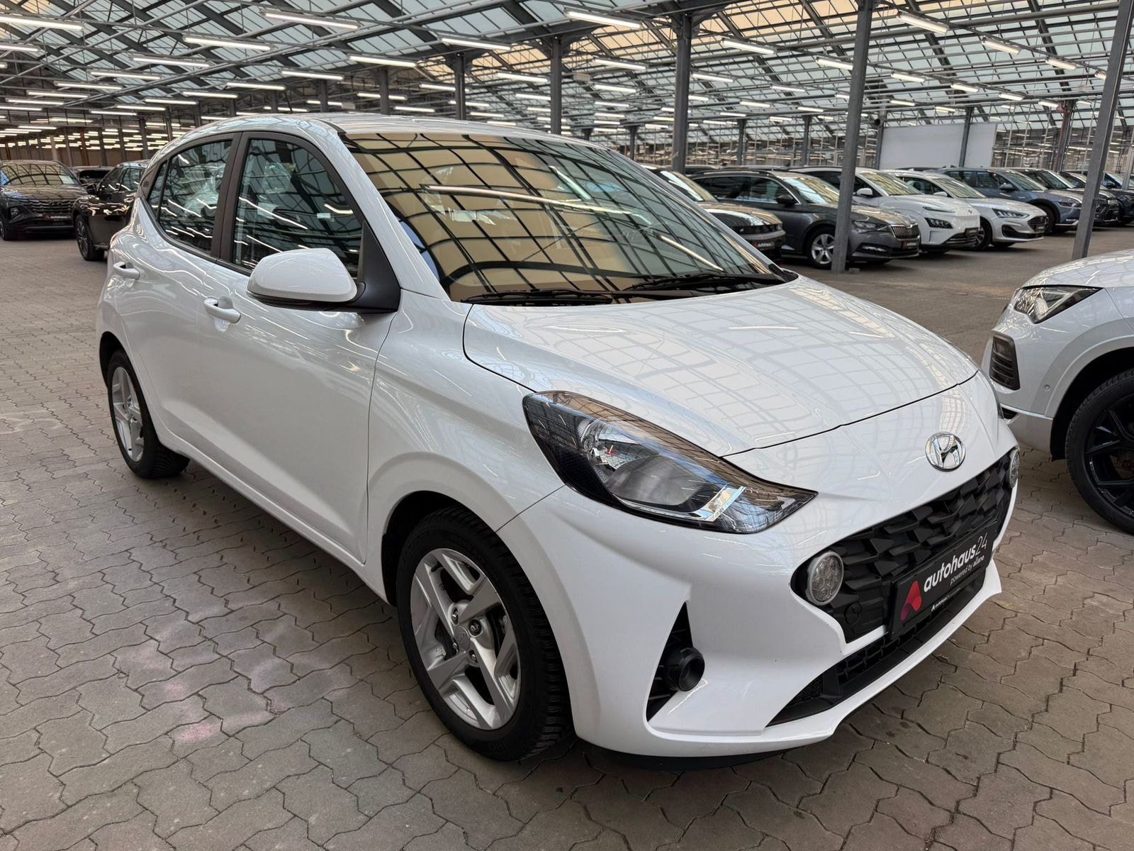 Hyundai i10 Schräghecklimousine HYUNDAI i10 1.0 Trend Schräghecklimousine #1