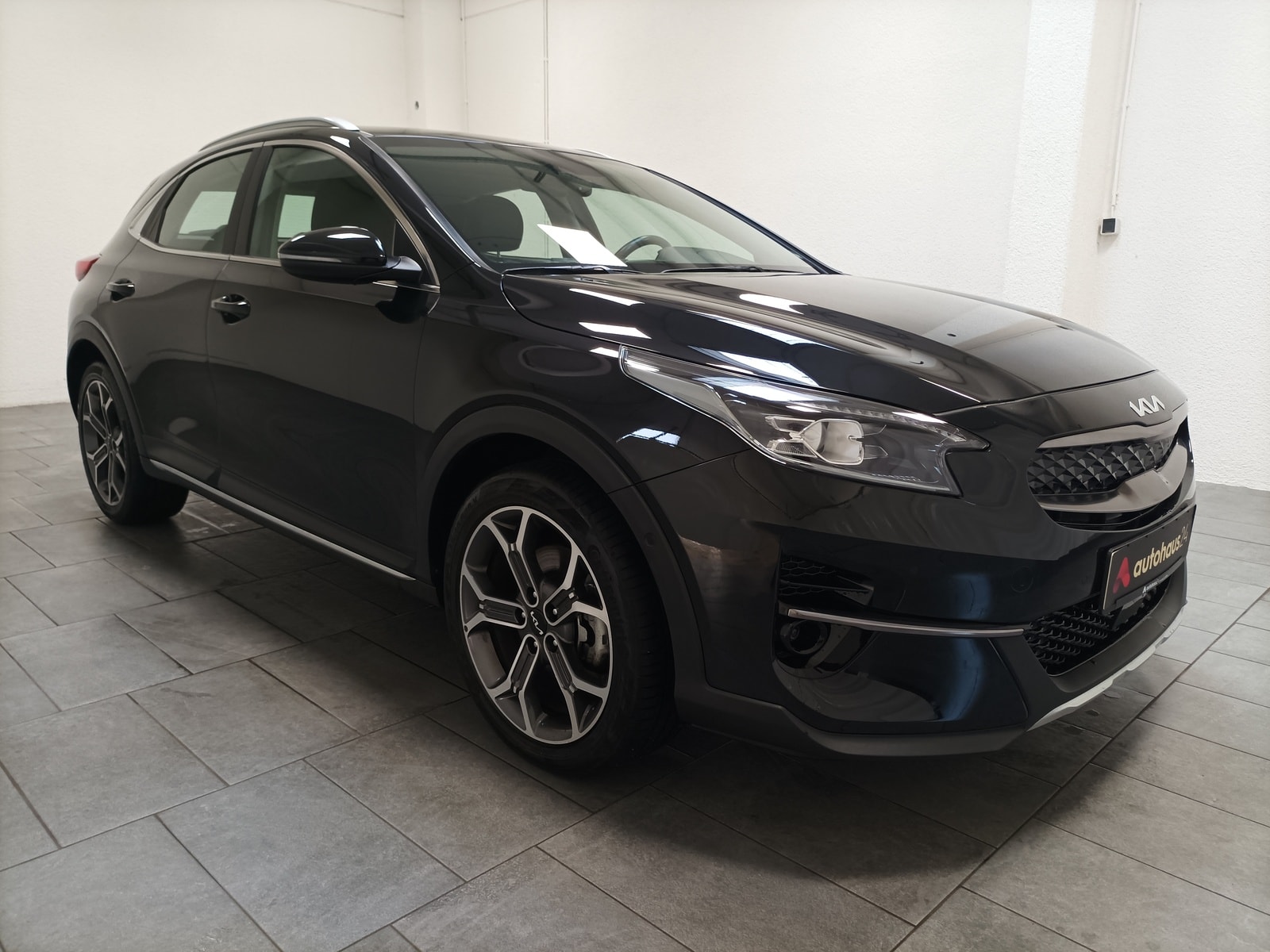 Kia XCeed SUV / Crossover / Geländewagen KIA XCeed 1.6 GDI Plug-In Hybrid DCT6 Spirit Sports Utility Vehicle #1