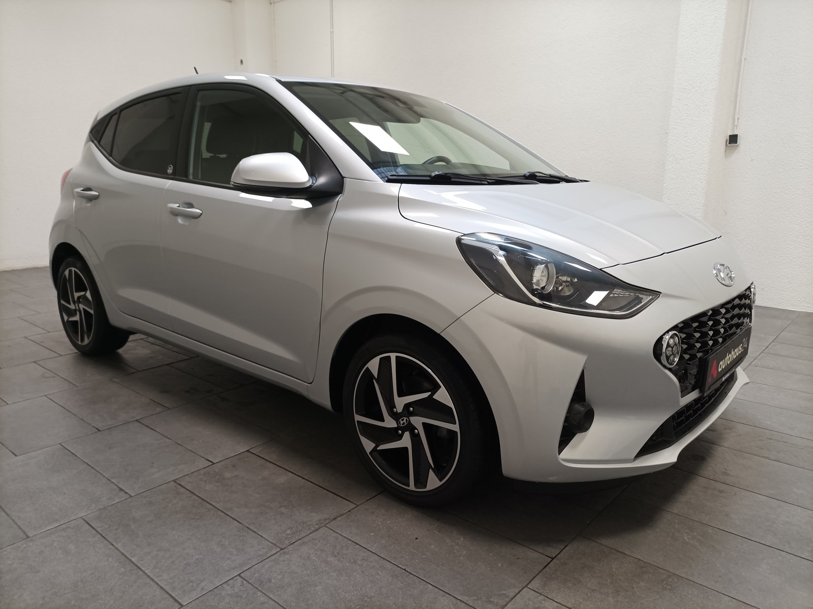 Hyundai i10 Limousine HYUNDAI i10 1.0 EDITION 30+ Schräghecklimousine #1