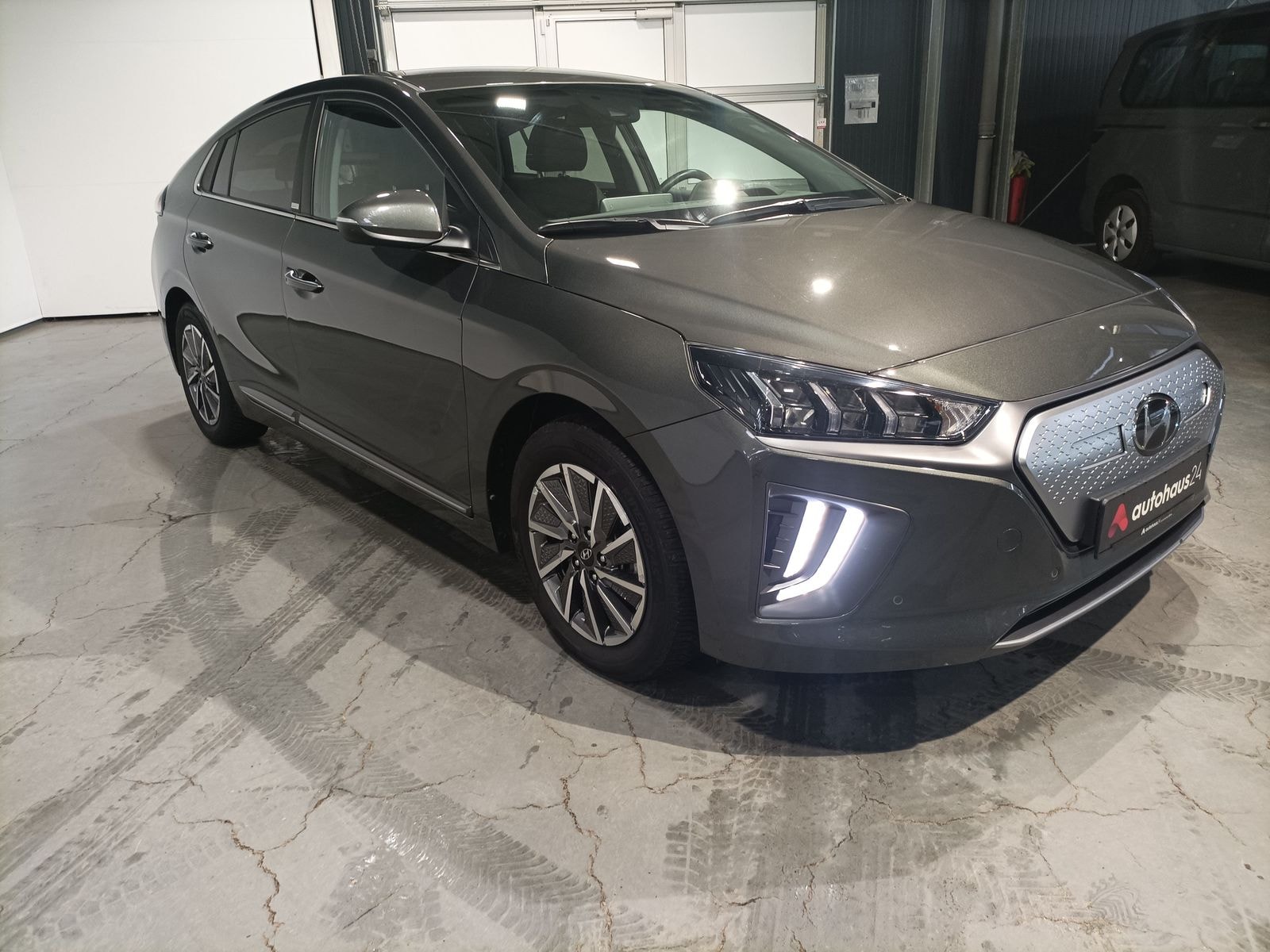 Hyundai IONIQ Limousine HYUNDAI IONIQ ELEKTRO Premium Schräghecklimousine #1