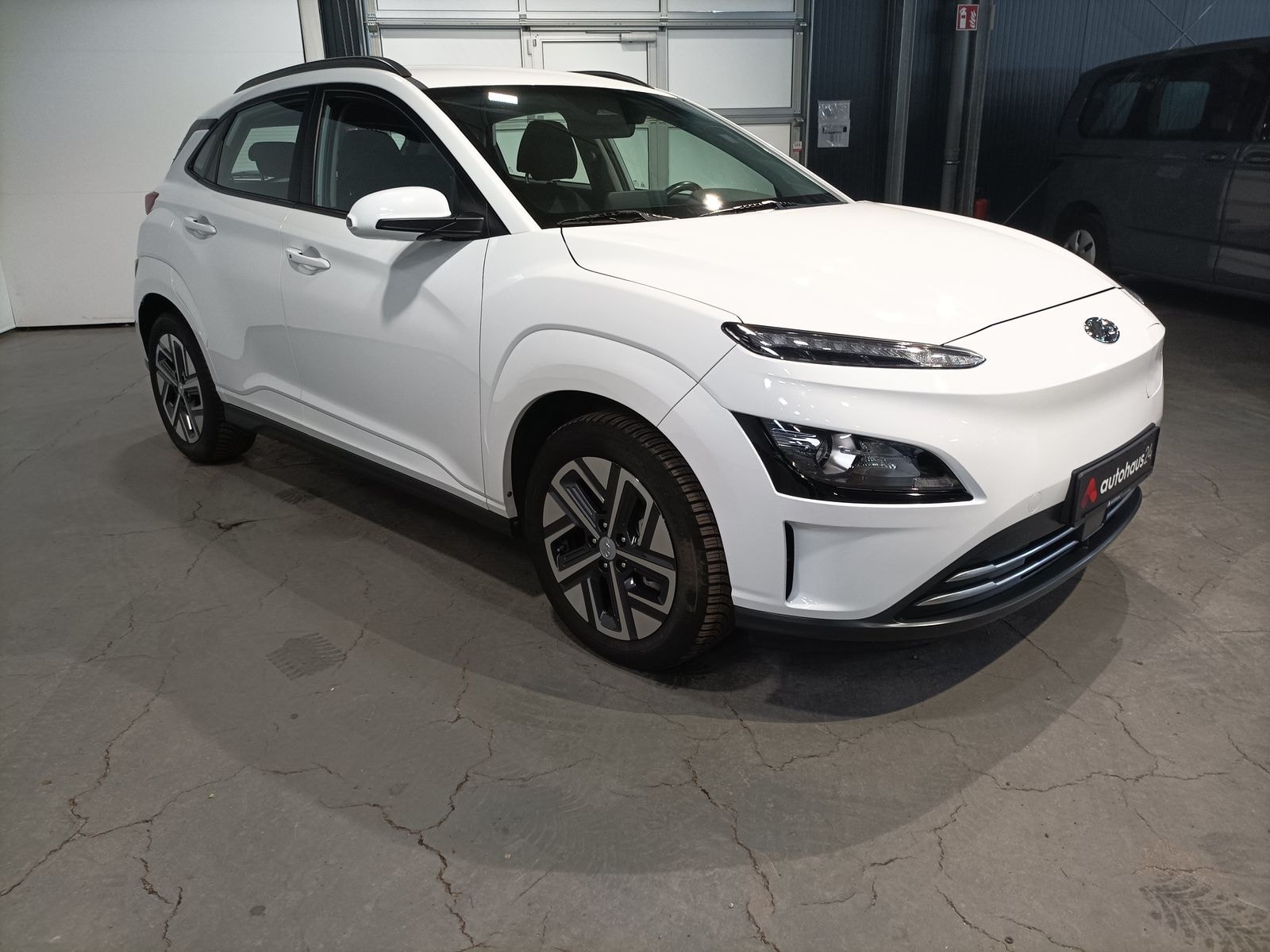Hyundai Kona SUV / Crossover / Geländewagen HYUNDAI Kona ELEKTRO 150kW Sports Utility Vehicle #1