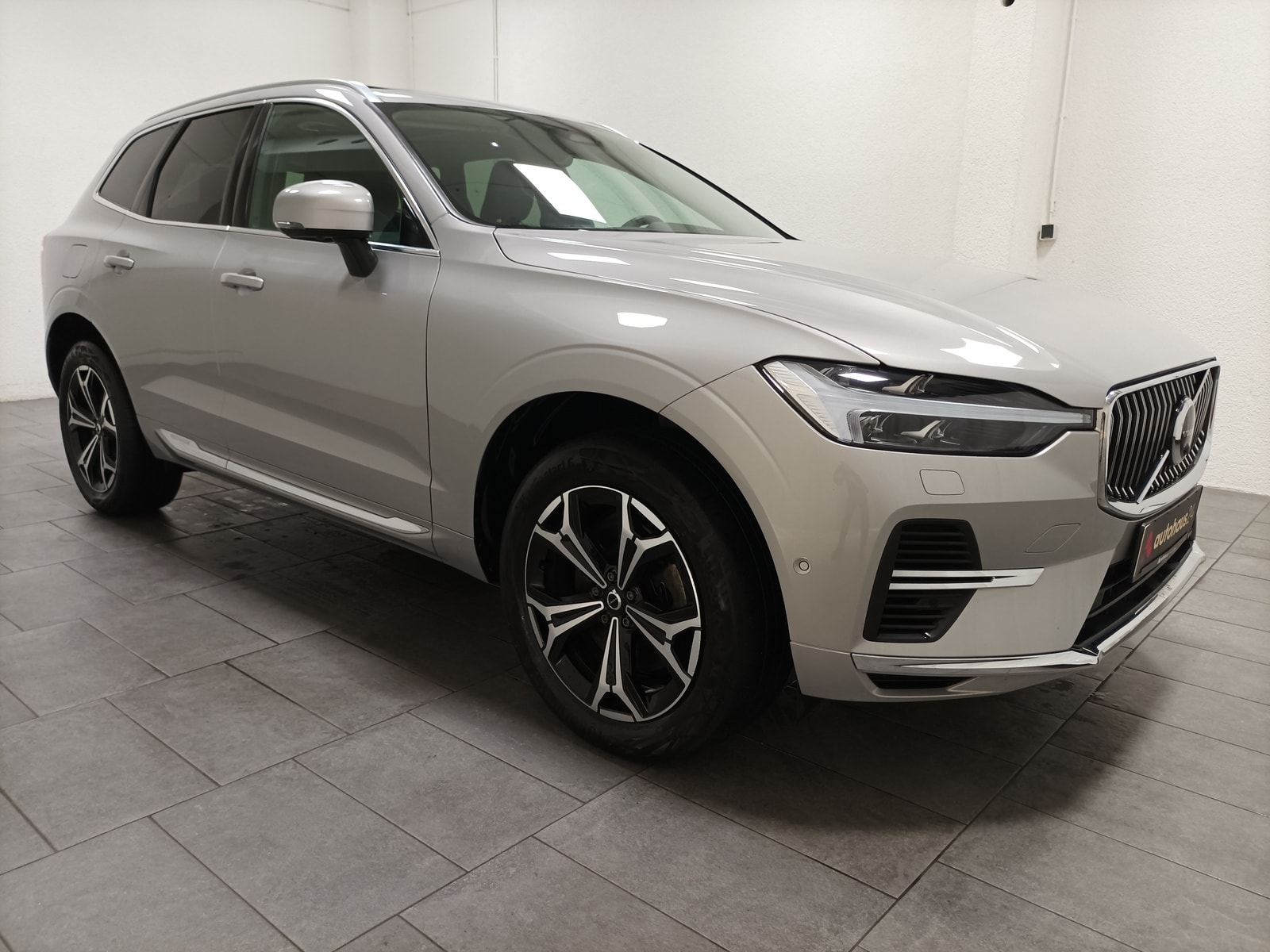 Volvo XC60 SUV / Crossover / Geländewagen VOLVO XC60 T6 AWD Recharge Core Auto Sports Utility Vehicle #1