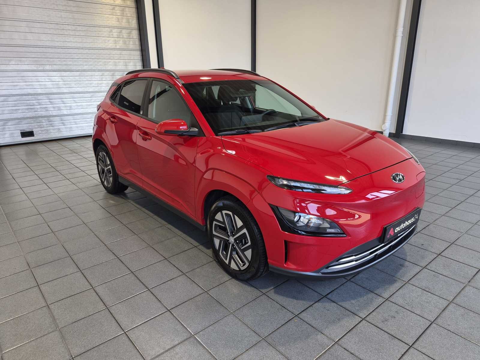 Hyundai Kona SUV / Crossover / Geländewagen HYUNDAI Kona ELEKTRO 100kW Sports Utility Vehicle #1